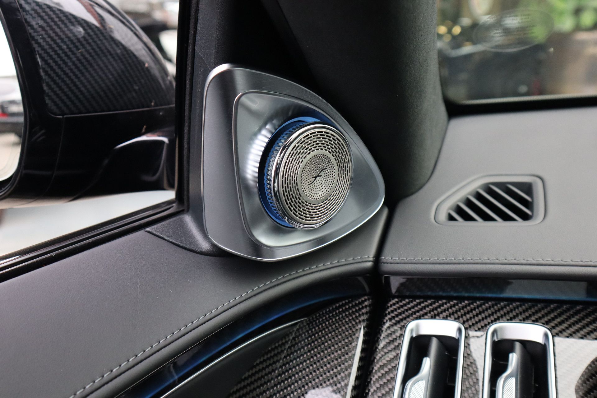 Afbeelding Mercedes-AMG S-Klasse  63 S E Performance | Keramisch, Burmester High End 4D, Carbon in/ex, Entertainment, Massage, Rij-ass. Plus pakket, Leder Exclusief, Driver's Package, Zitklima	