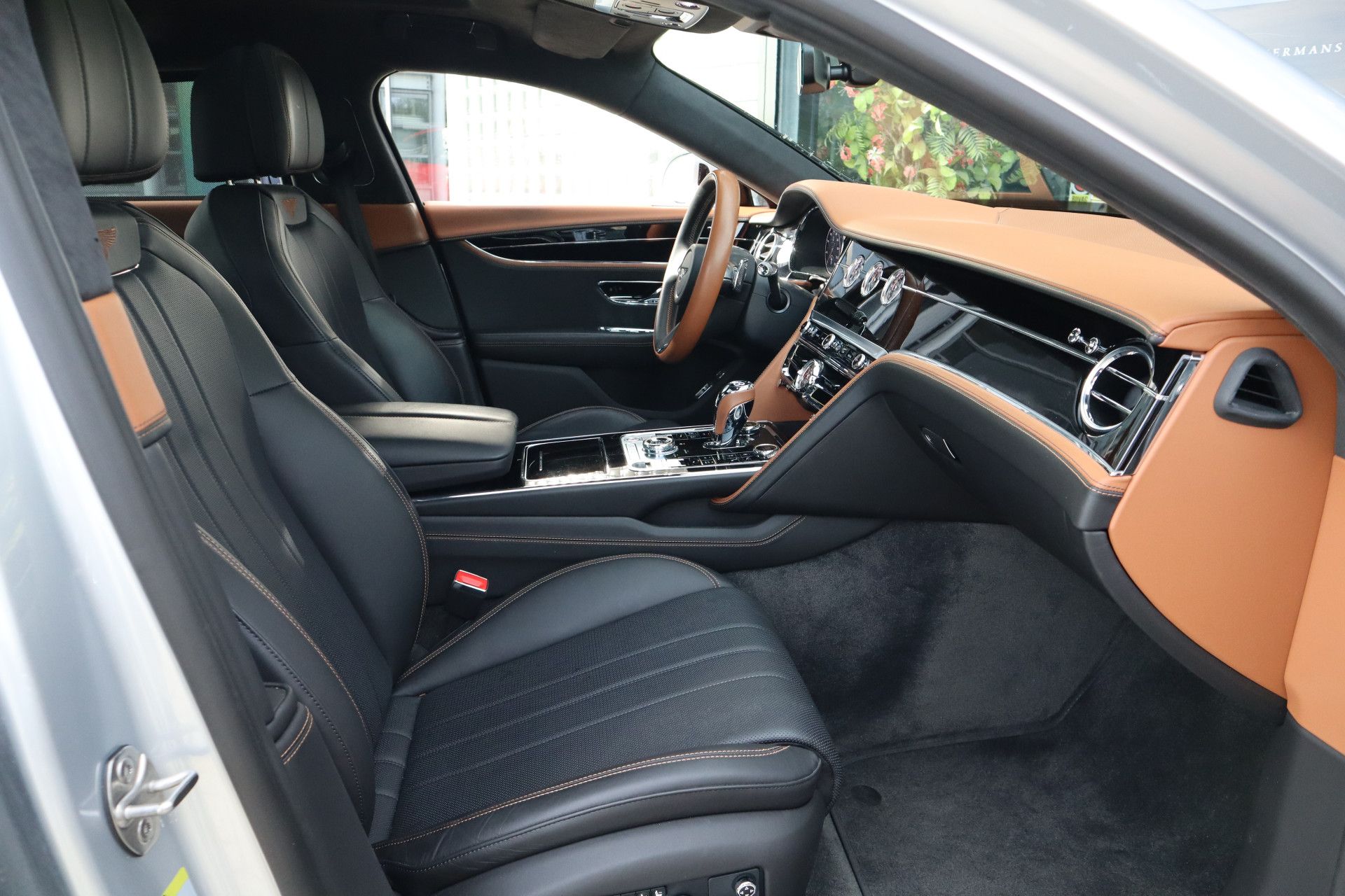 Afbeelding Bentley Flying Spur 4.0 V8 | Achterasbesturing, Massage, Nachtzicht, Pano, Zitklima, Stuurverwarming, Zonweringspakket