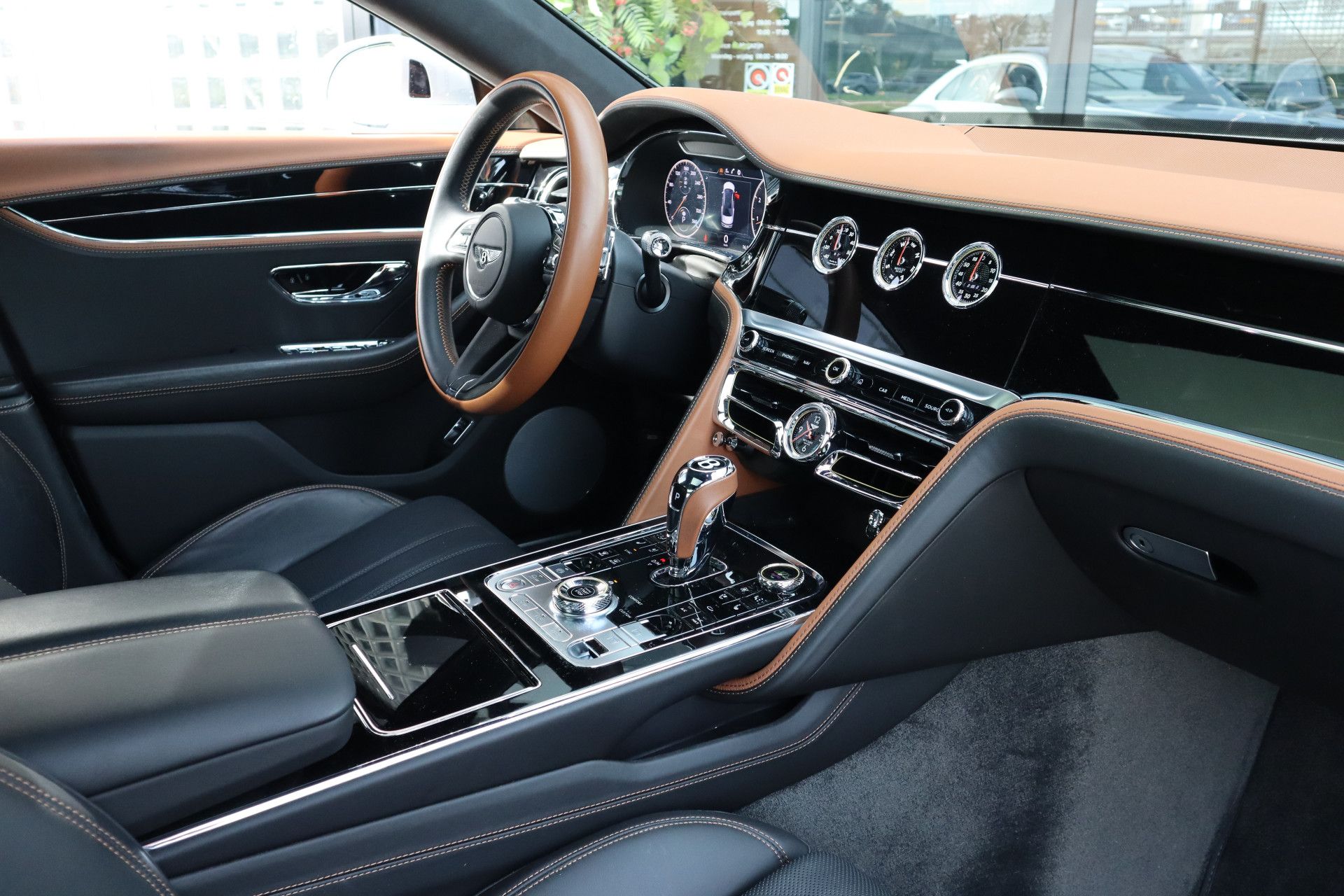 Afbeelding Bentley Flying Spur 4.0 V8 | Achterasbesturing, Massage, Nachtzicht, Pano, Zitklima, Stuurverwarming, Zonweringspakket