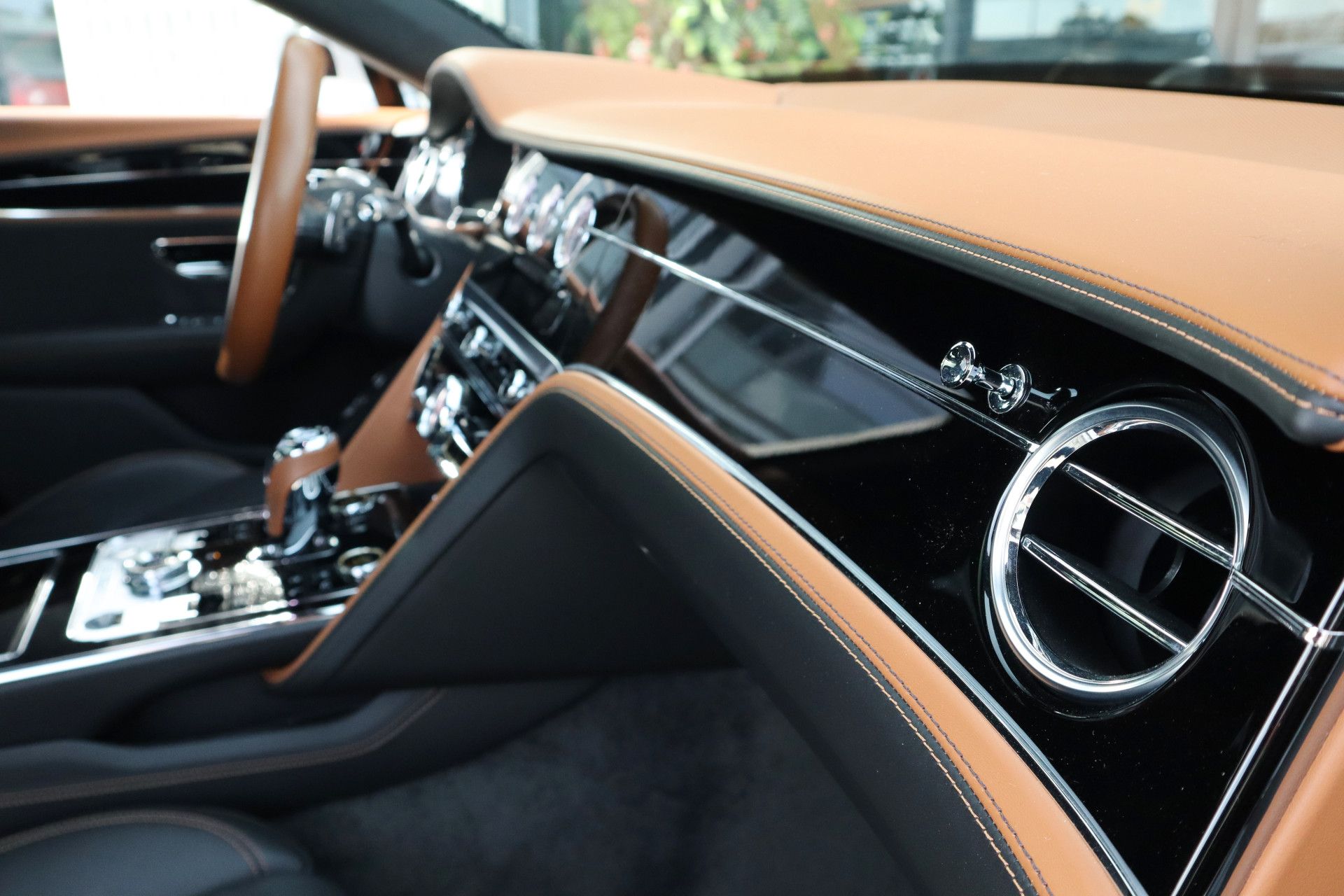Afbeelding Bentley Flying Spur 4.0 V8 | Achterasbesturing, Massage, Nachtzicht, Pano, Zitklima, Stuurverwarming, Zonweringspakket