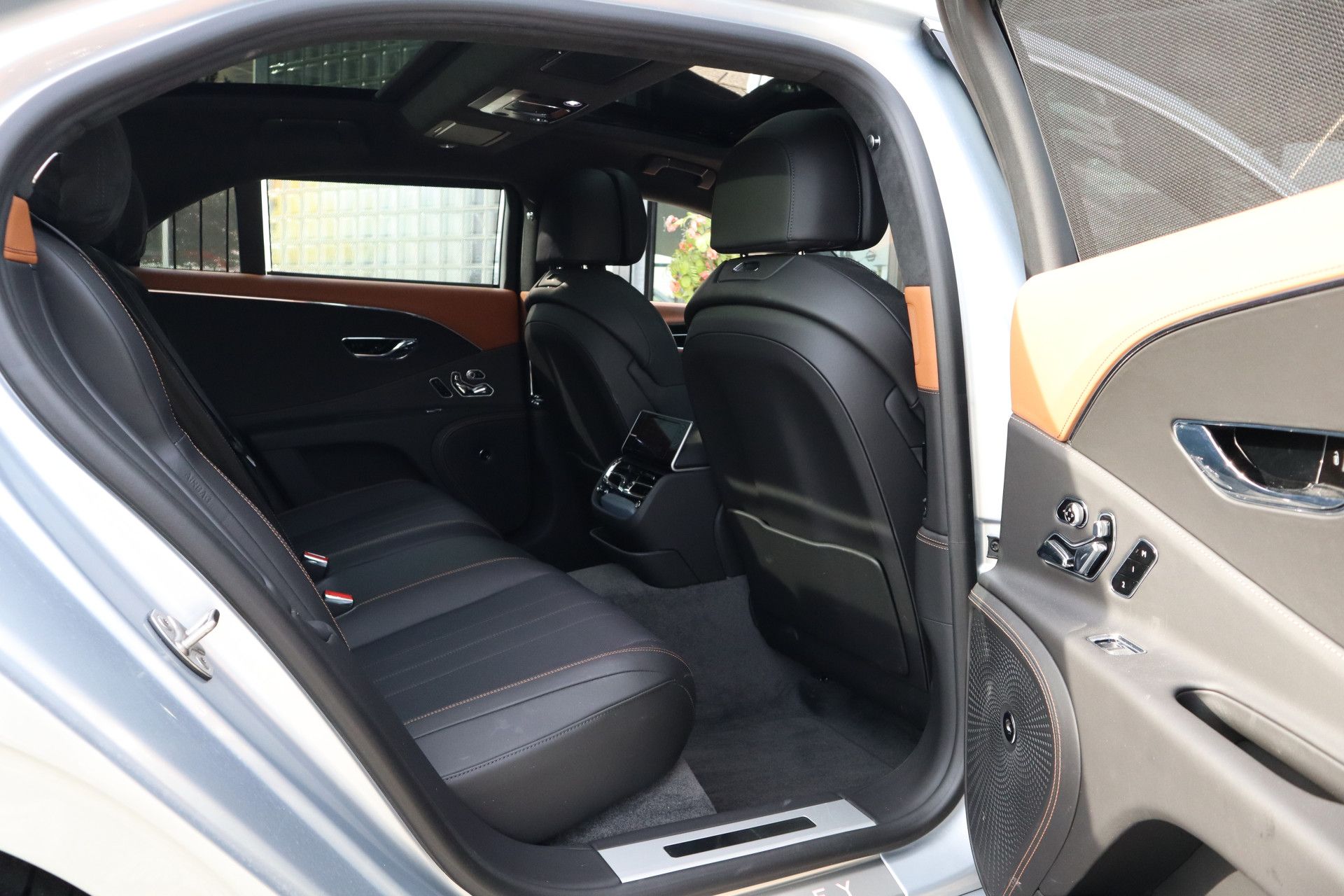 Afbeelding Bentley Flying Spur 4.0 V8 | Achterasbesturing, Massage, Nachtzicht, Pano, Zitklima, Stuurverwarming, Zonweringspakket