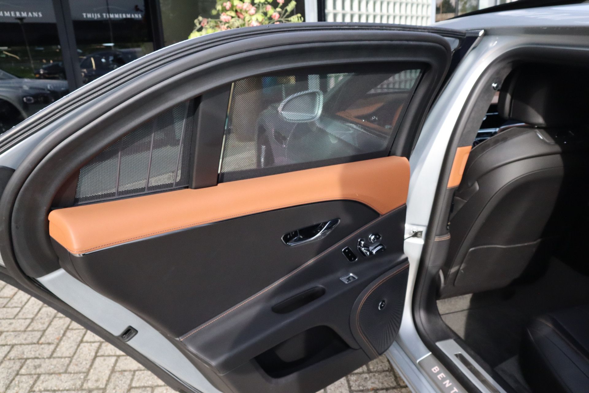 Afbeelding Bentley Flying Spur 4.0 V8 | Achterasbesturing, Massage, Nachtzicht, Pano, Zitklima, Stuurverwarming, Zonweringspakket
