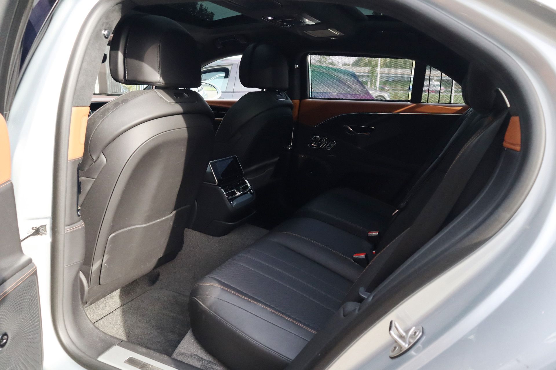 Afbeelding Bentley Flying Spur 4.0 V8 | Achterasbesturing, Massage, Nachtzicht, Pano, Zitklima, Stuurverwarming, Zonweringspakket