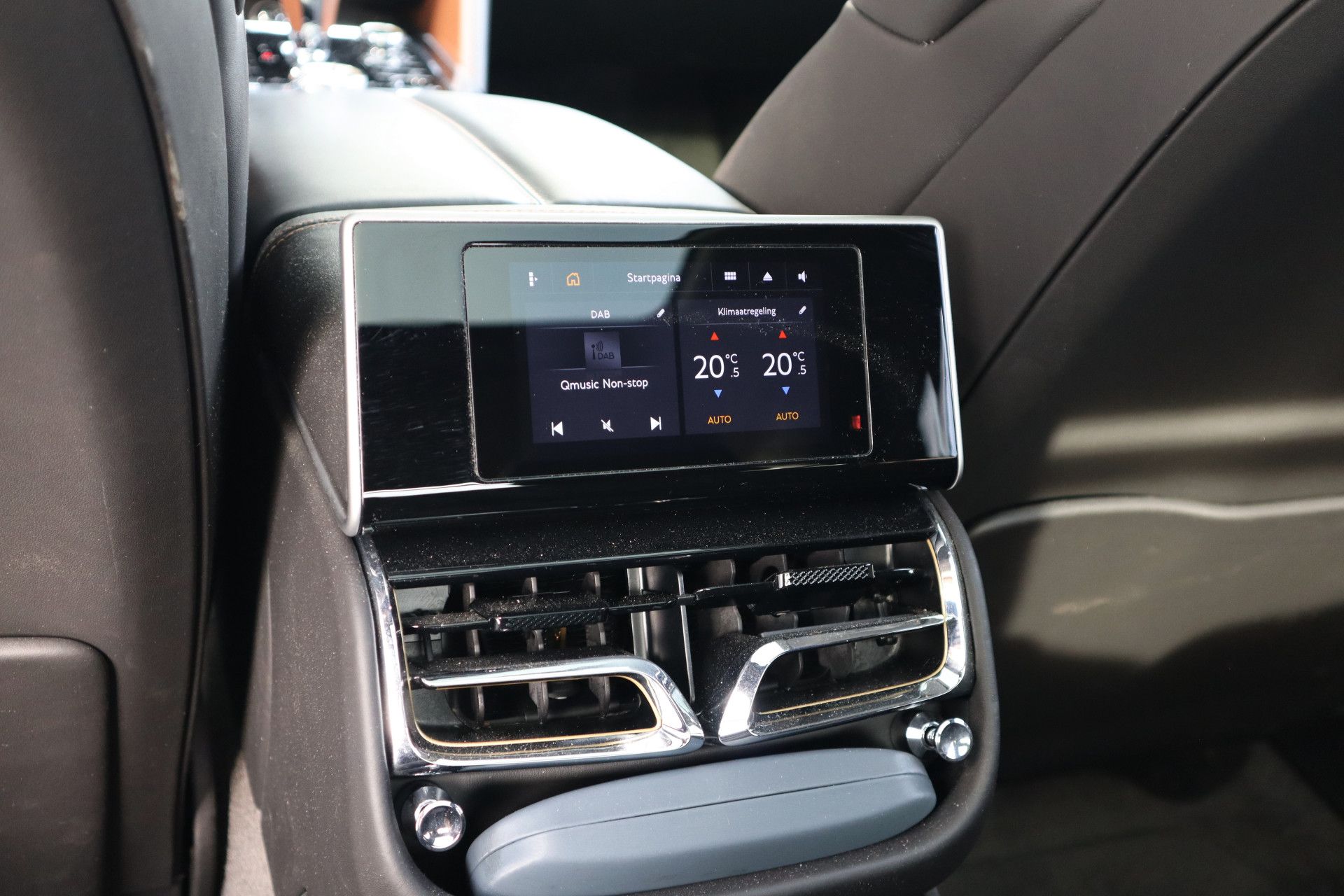 Afbeelding Bentley Flying Spur 4.0 V8 | Achterasbesturing, Massage, Nachtzicht, Pano, Zitklima, Stuurverwarming, Zonweringspakket
