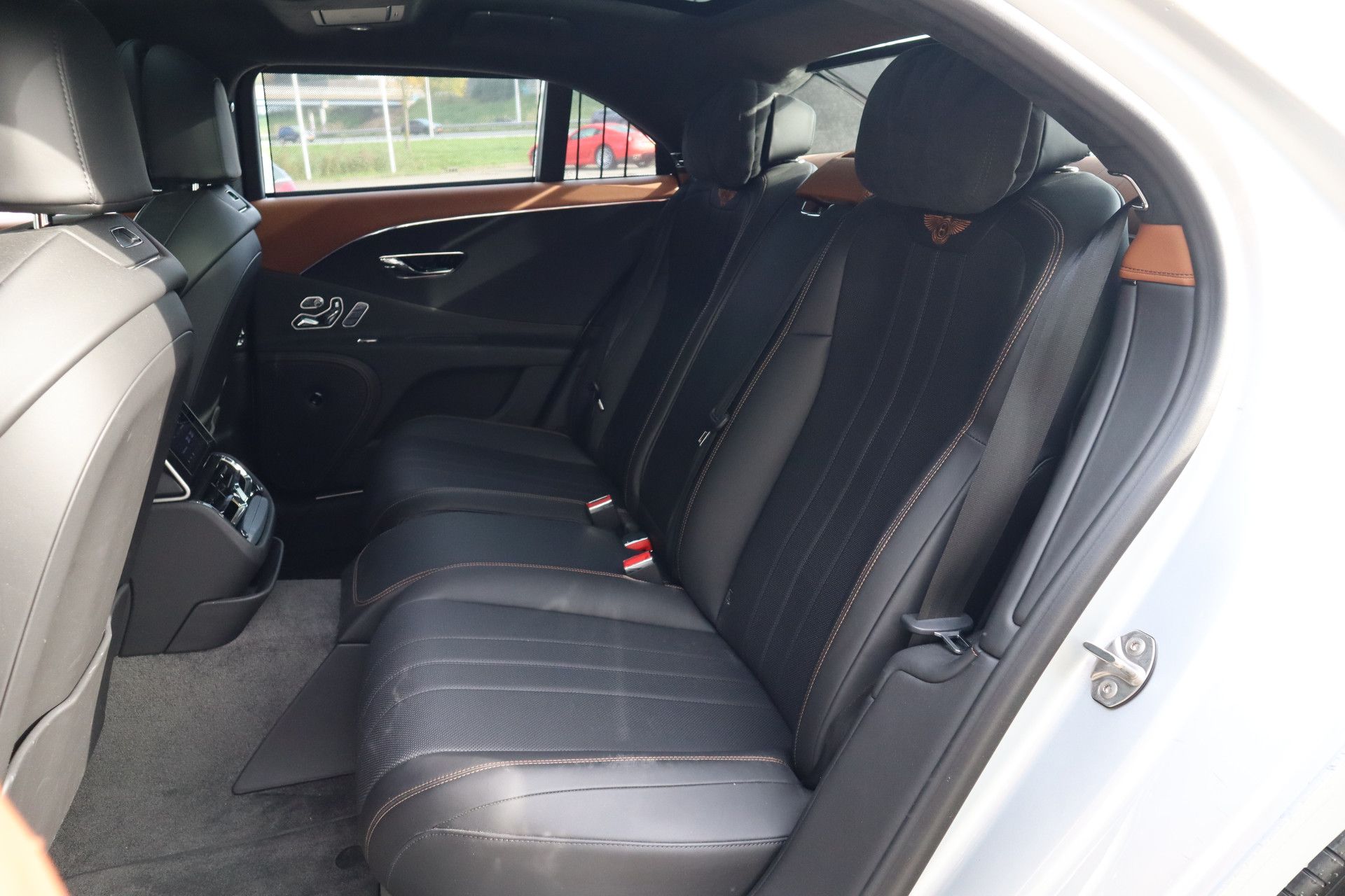 Afbeelding Bentley Flying Spur 4.0 V8 | Achterasbesturing, Massage, Nachtzicht, Pano, Zitklima, Stuurverwarming, Zonweringspakket