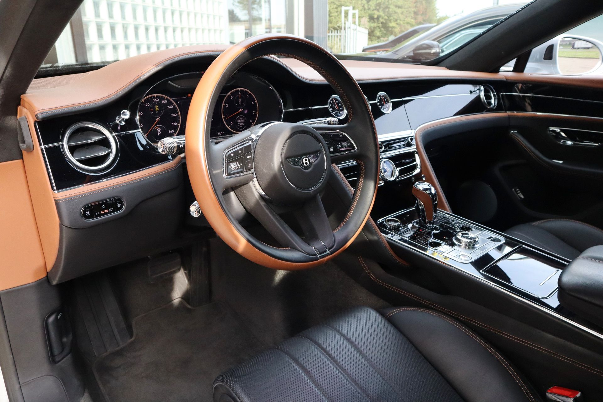 Afbeelding Bentley Flying Spur 4.0 V8 | Achterasbesturing, Massage, Nachtzicht, Pano, Zitklima, Stuurverwarming, Zonweringspakket