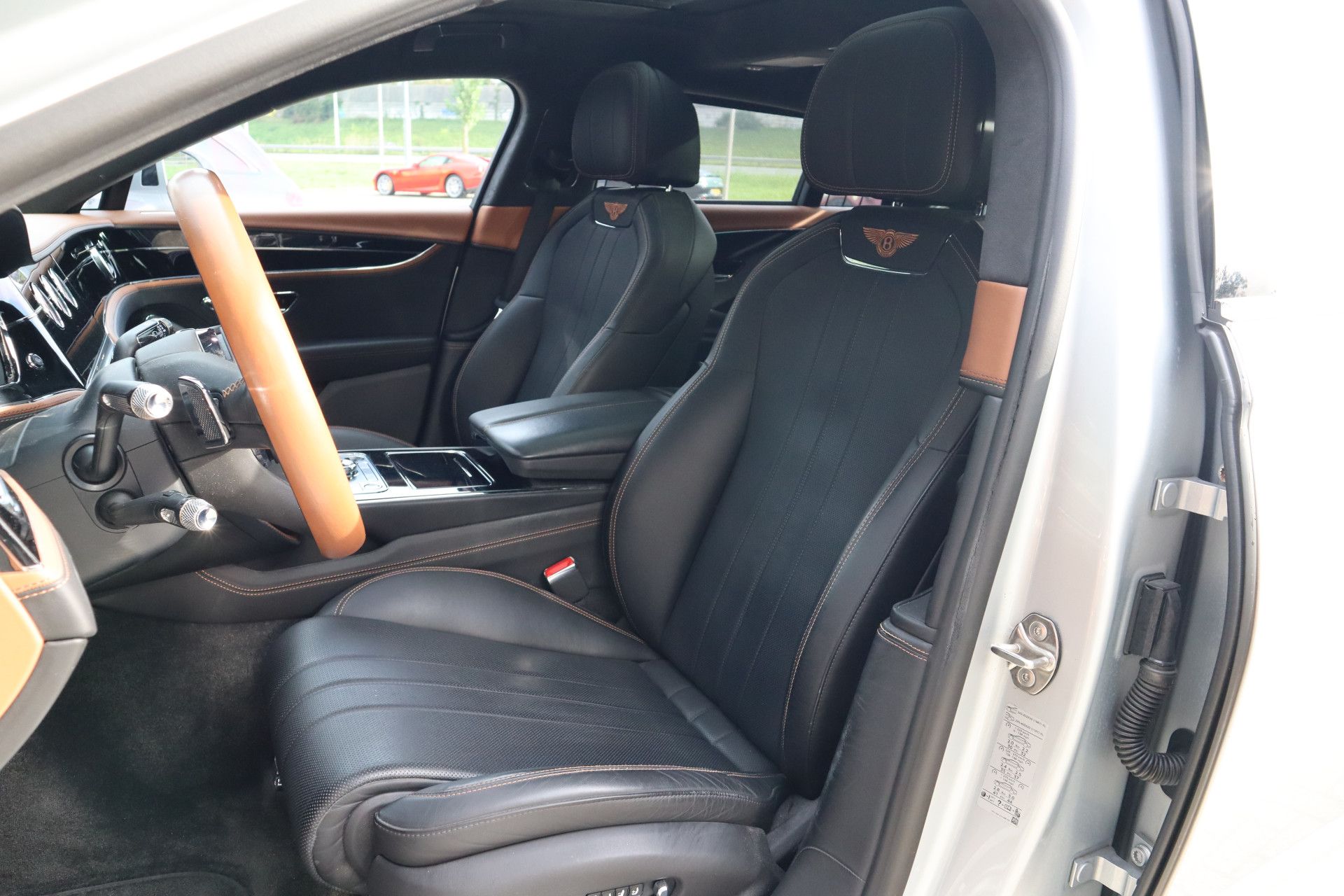 Afbeelding Bentley Flying Spur 4.0 V8 | Achterasbesturing, Massage, Nachtzicht, Pano, Zitklima, Stuurverwarming, Zonweringspakket