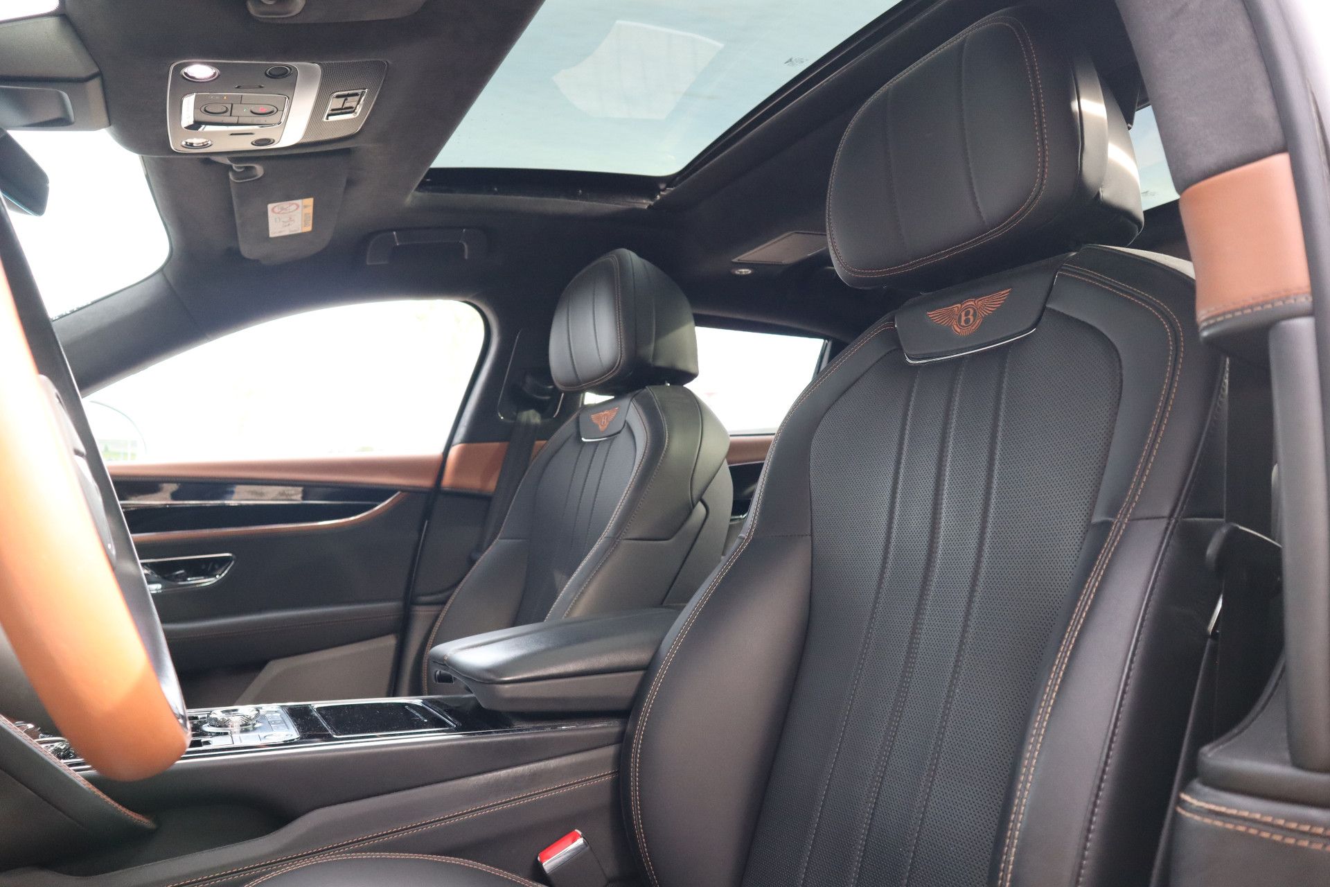 Afbeelding Bentley Flying Spur 4.0 V8 | Achterasbesturing, Massage, Nachtzicht, Pano, Zitklima, Stuurverwarming, Zonweringspakket