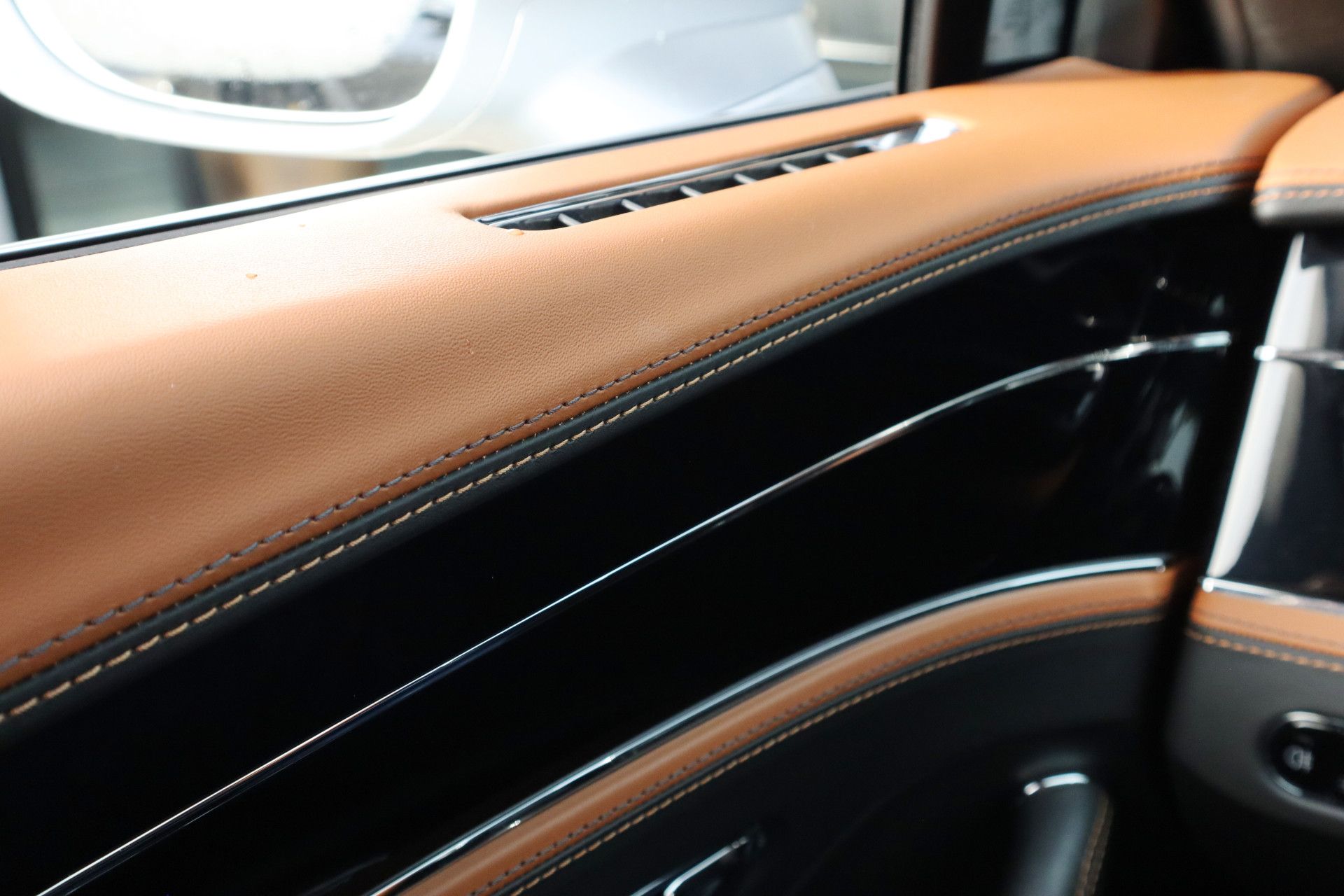 Afbeelding Bentley Flying Spur 4.0 V8 | Achterasbesturing, Massage, Nachtzicht, Pano, Zitklima, Stuurverwarming, Zonweringspakket