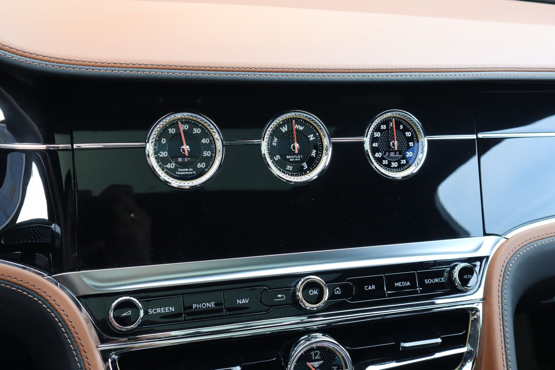 Afbeelding Bentley Flying Spur 4.0 V8 | Achterasbesturing, Massage, Nachtzicht, Pano, Zitklima, Stuurverwarming, Zonweringspakket
