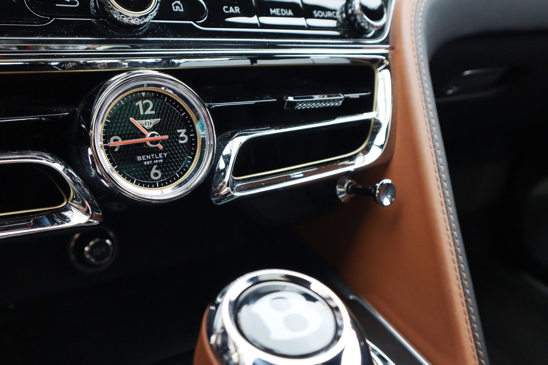 Afbeelding Bentley Flying Spur 4.0 V8 | Achterasbesturing, Massage, Nachtzicht, Pano, Zitklima, Stuurverwarming, Zonweringspakket