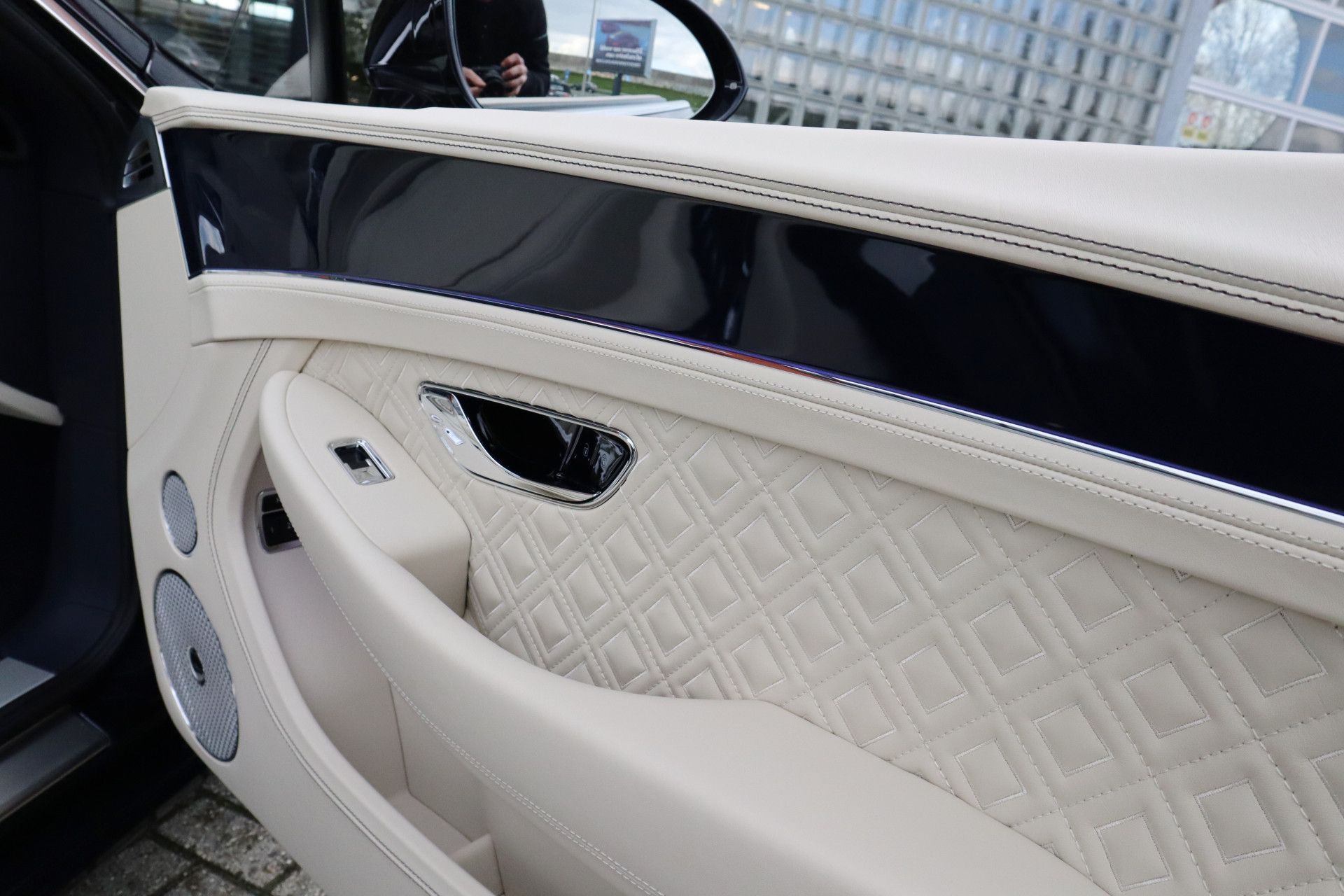 Afbeelding Bentley Continental GTC 4.0 V8 Azure | Mulliner, Naim Audio, Massage, Nachtzicht, Nekverwarming, Zitklima, Stuurverwarming
