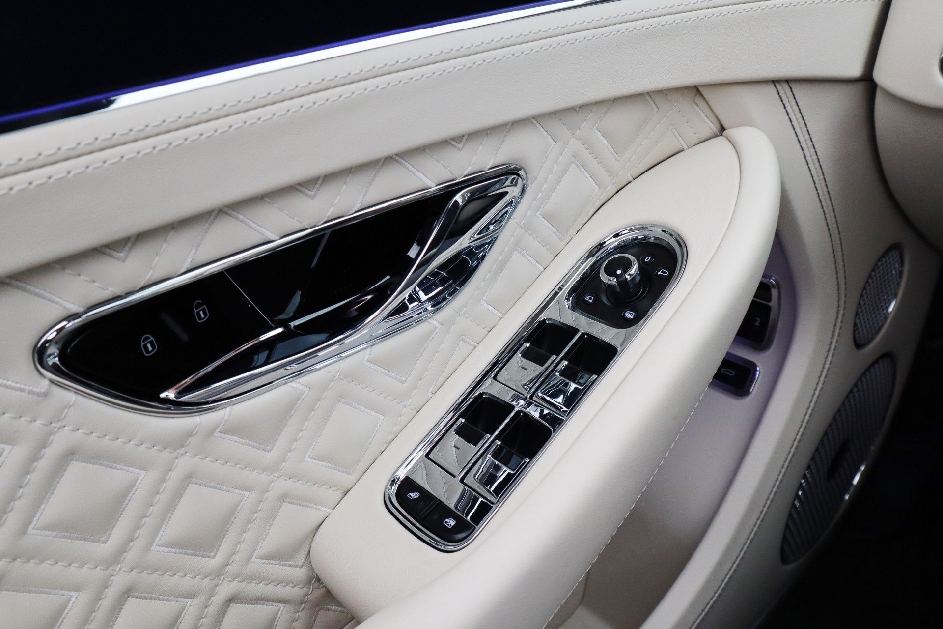 Afbeelding Bentley Continental GTC 4.0 V8 Azure | Mulliner, Naim Audio, Massage, Nachtzicht, Nekverwarming, Zitklima, Stuurverwarming