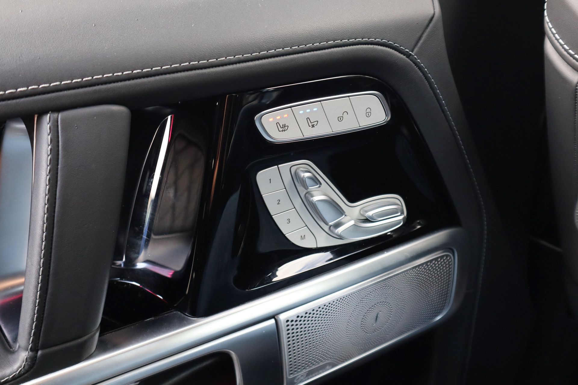 Afbeelding Mercedes-AMG G-Klasse  63 | Performance-pakket, Carbon int., Burmester 3D, Massage, Trekhaak, Keyless-go, Zitklima, Stuurverwarming