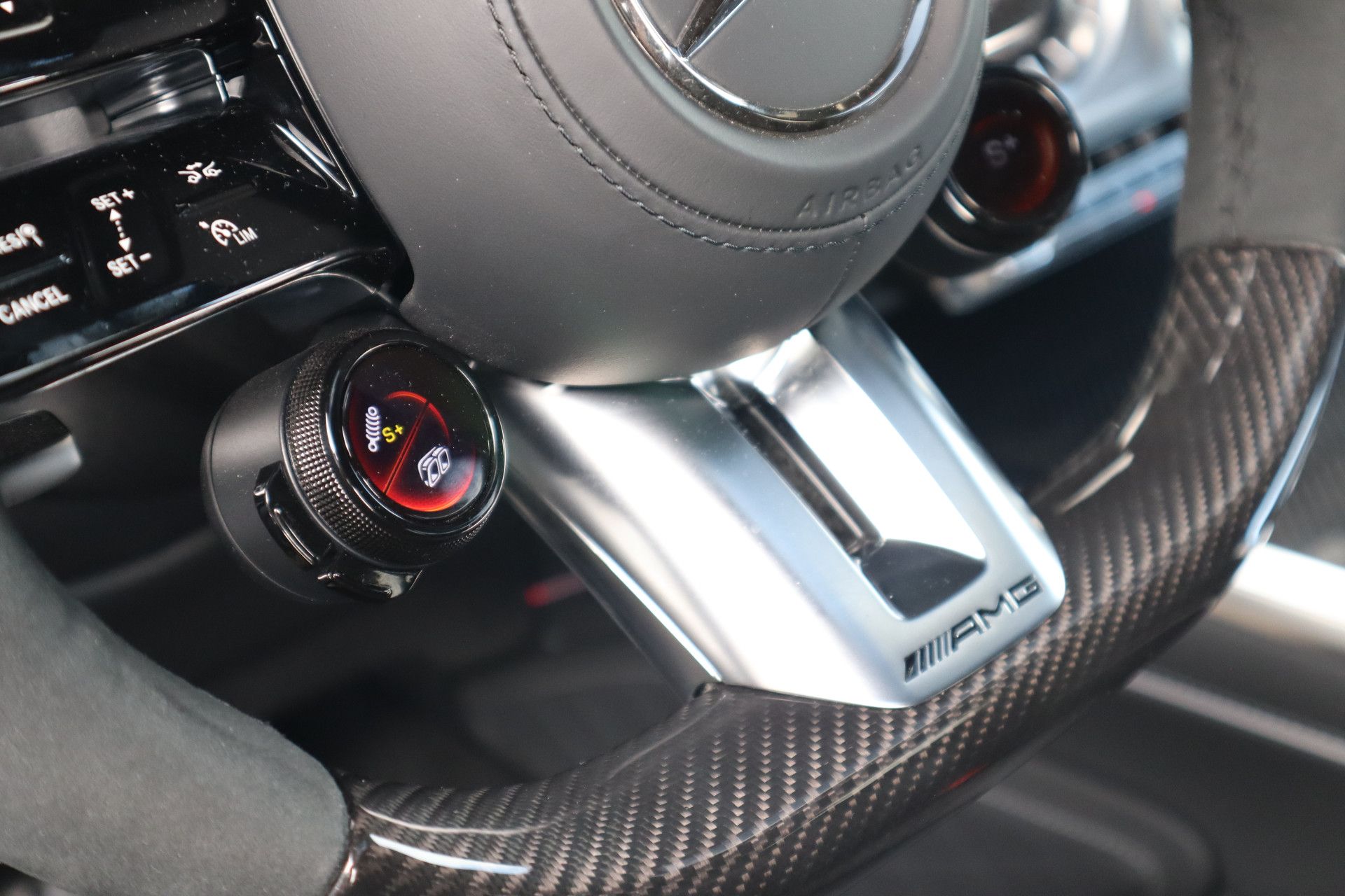 Afbeelding Mercedes-AMG G-Klasse  63 | Performance-pakket, Carbon int., Burmester 3D, Massage, Trekhaak, Keyless-go, Zitklima, Stuurverwarming
