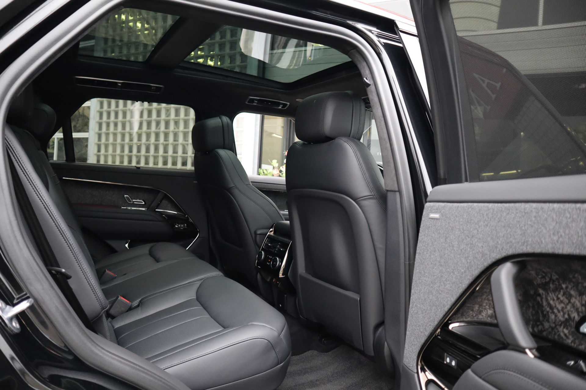 Afbeelding Land Rover Range Rover Sport 4.4 P530 First Edition | Meridian Audio, Massage, Pano, ACC, Trekhaak, Zitklima, Stuurverwarming, Zonweringspakket