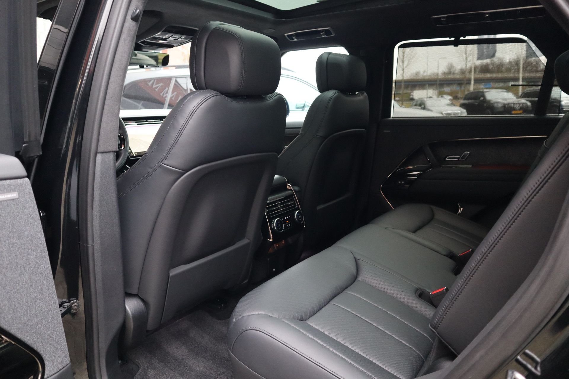 Afbeelding Land Rover Range Rover Sport 4.4 P530 First Edition | Meridian Audio, Massage, Pano, ACC, Trekhaak, Zitklima, Stuurverwarming, Zonweringspakket