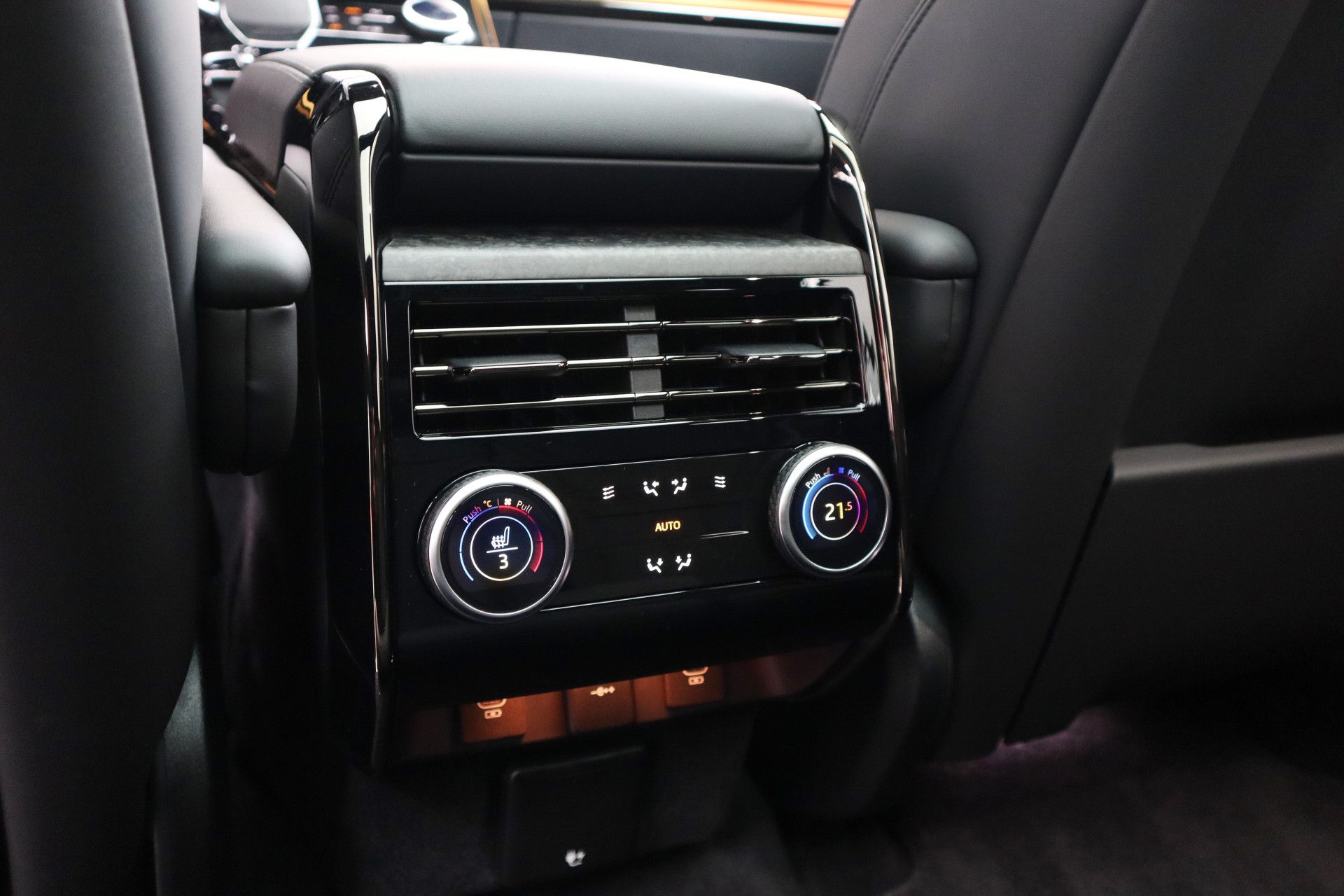 Afbeelding Land Rover Range Rover Sport 4.4 P530 First Edition | Meridian Audio, Massage, Pano, ACC, Trekhaak, Zitklima, Stuurverwarming, Zonweringspakket