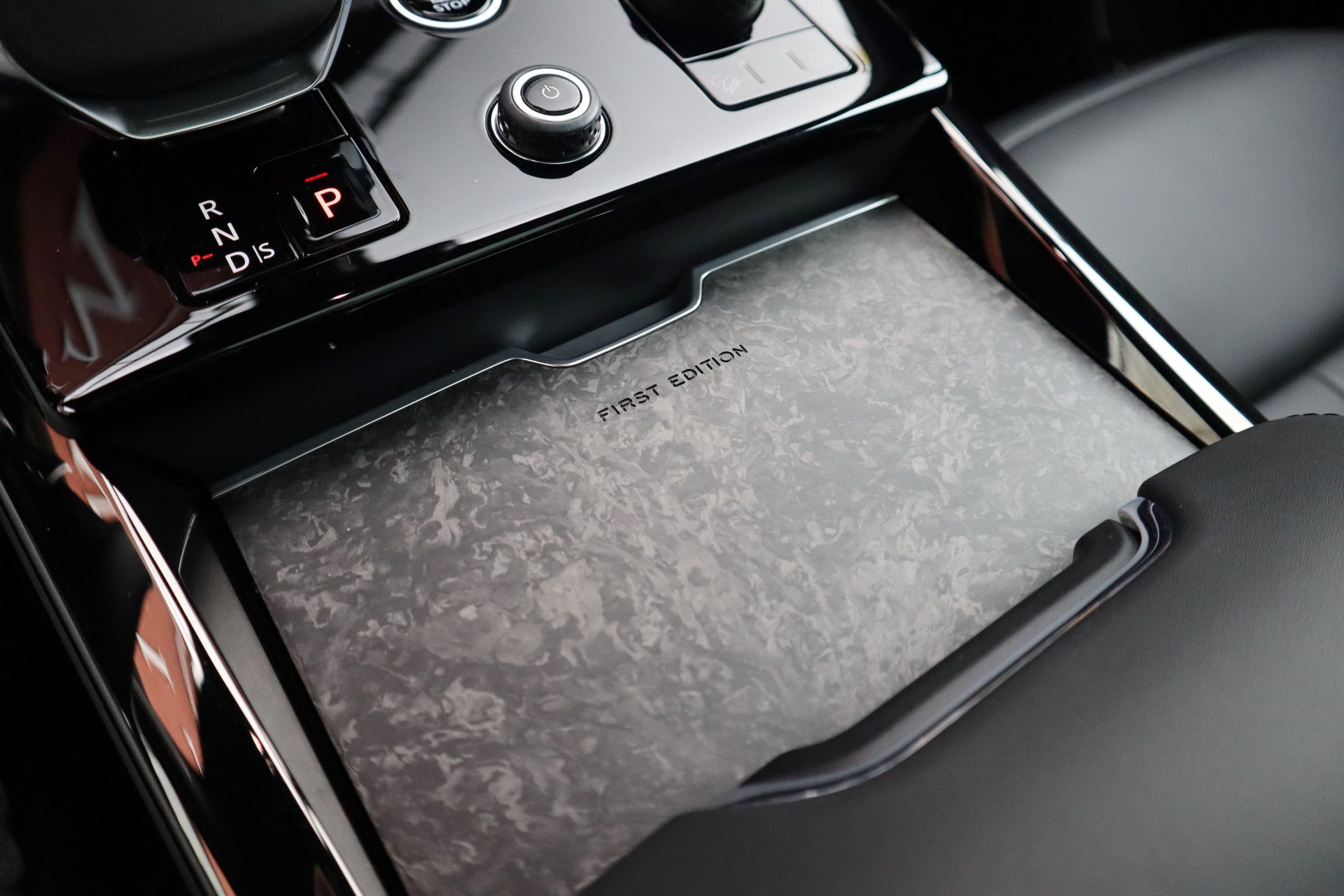 Afbeelding Land Rover Range Rover Sport 4.4 P530 First Edition | Meridian Audio, Massage, Pano, ACC, Trekhaak, Zitklima, Stuurverwarming, Zonweringspakket