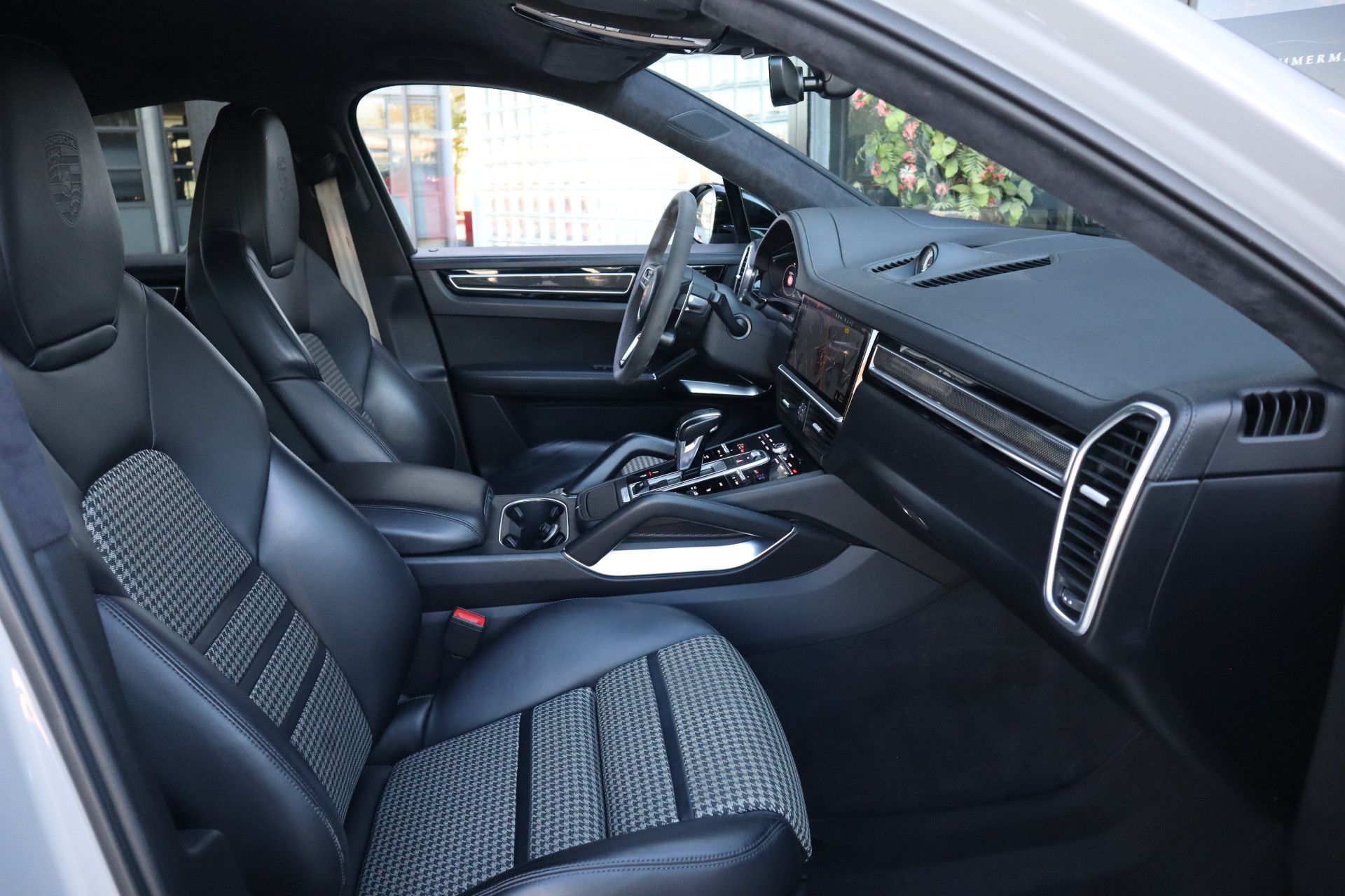 Afbeelding Porsche Cayenne Coupé 4.0 Turbo S E-Hybrid | Keramisch, Carbon, Burmester High End, Trekhaak, Sport Chrono, Drive Assist, 360°-Camera, Stoelverwarming, Stuurverwarming