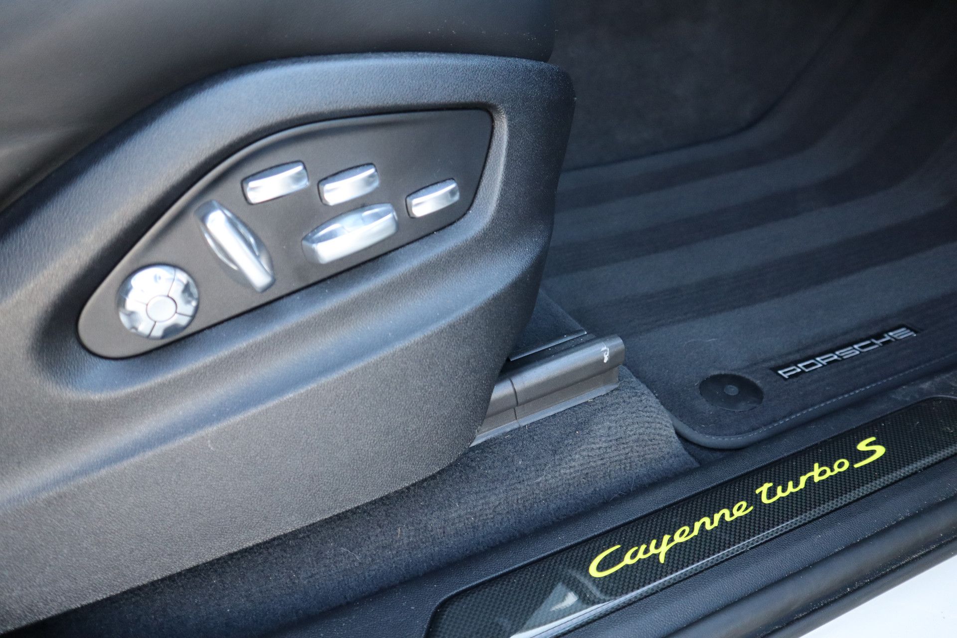 Afbeelding Porsche Cayenne Coupé 4.0 Turbo S E-Hybrid | Keramisch, Carbon, Burmester High End, Trekhaak, Sport Chrono, Drive Assist, 360°-Camera, Stoelverwarming, Stuurverwarming