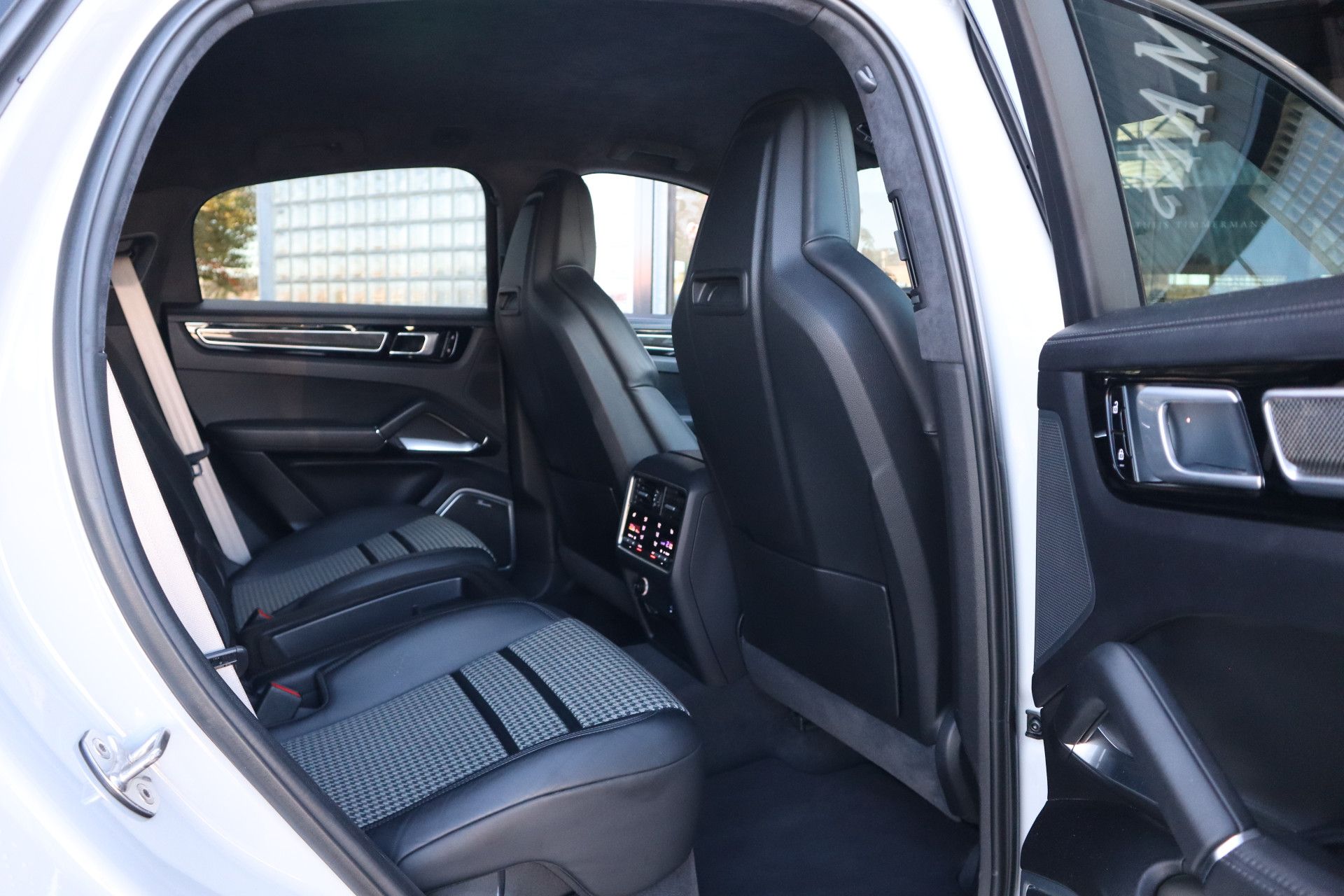 Afbeelding Porsche Cayenne Coupé 4.0 Turbo S E-Hybrid | Keramisch, Carbon, Burmester High End, Trekhaak, Sport Chrono, Drive Assist, 360°-Camera, Stoelverwarming, Stuurverwarming