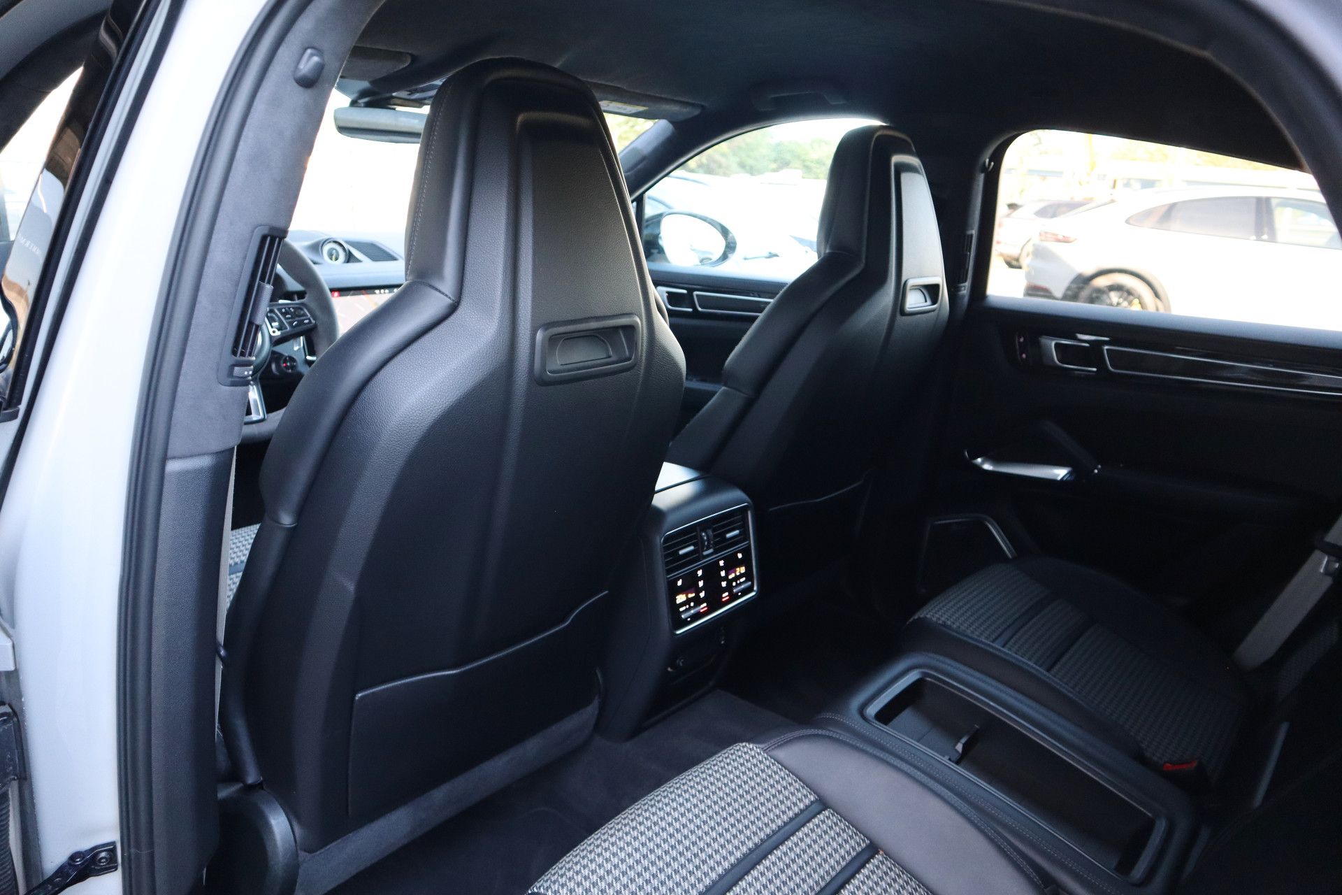 Afbeelding Porsche Cayenne Coupé 4.0 Turbo S E-Hybrid | Keramisch, Carbon, Burmester High End, Trekhaak, Sport Chrono, Drive Assist, 360°-Camera, Stoelverwarming, Stuurverwarming