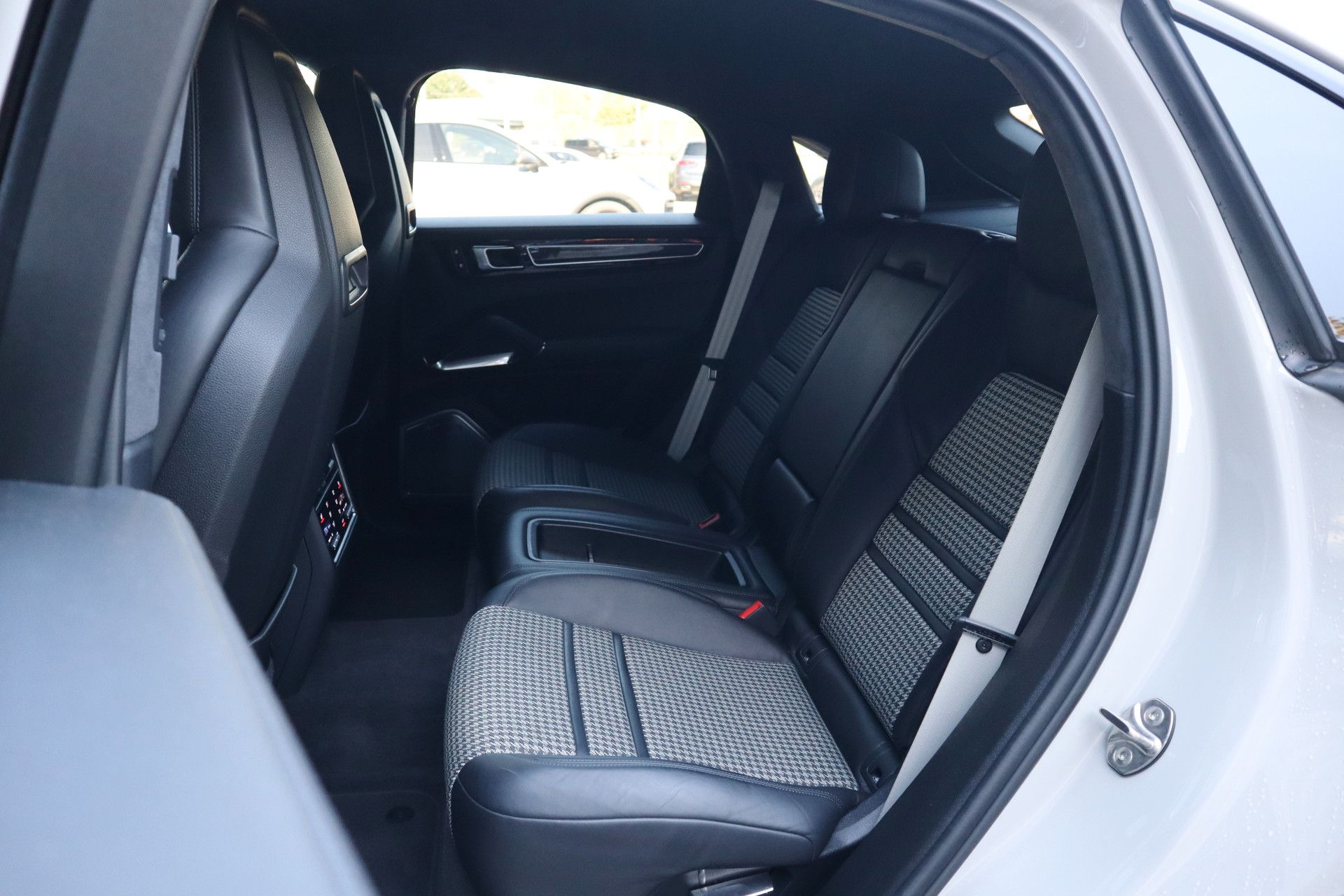 Afbeelding Porsche Cayenne Coupé 4.0 Turbo S E-Hybrid | Keramisch, Carbon, Burmester High End, Trekhaak, Sport Chrono, Drive Assist, 360°-Camera, Stoelverwarming, Stuurverwarming
