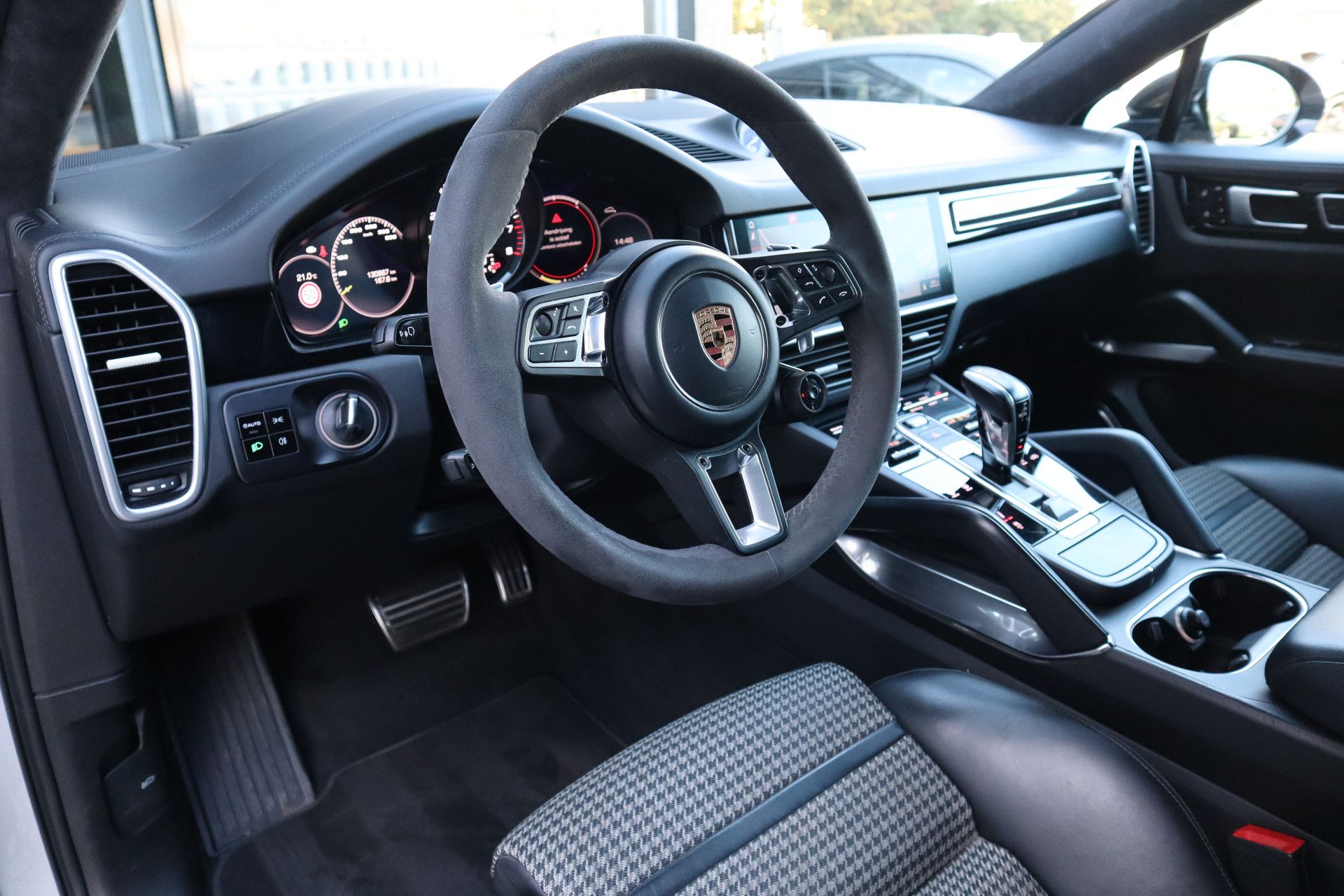 Afbeelding Porsche Cayenne Coupé 4.0 Turbo S E-Hybrid | Keramisch, Carbon, Burmester High End, Trekhaak, Sport Chrono, Drive Assist, 360°-Camera, Stoelverwarming, Stuurverwarming