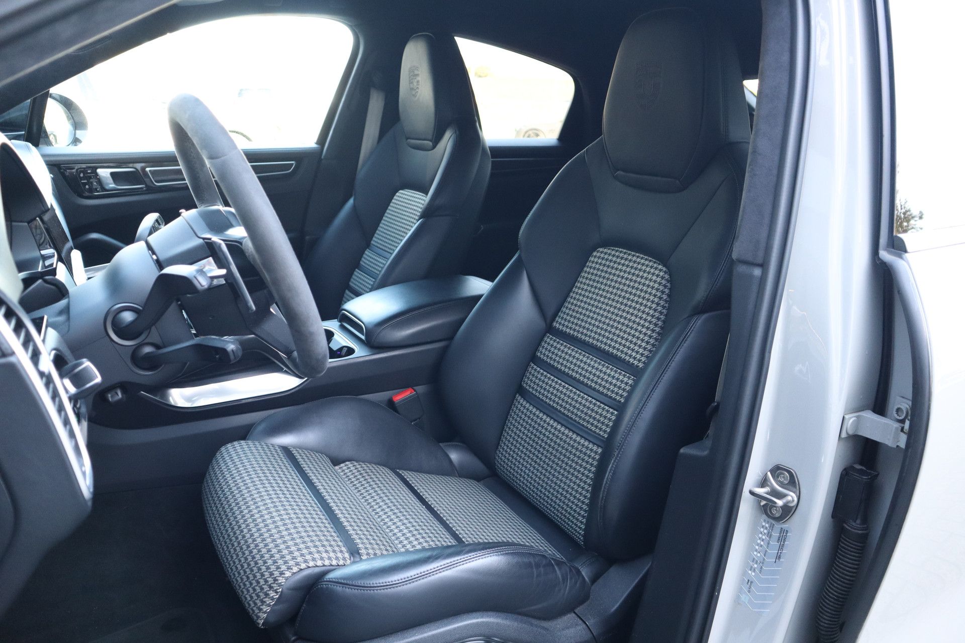 Afbeelding Porsche Cayenne Coupé 4.0 Turbo S E-Hybrid | Keramisch, Carbon, Burmester High End, Trekhaak, Sport Chrono, Drive Assist, 360°-Camera, Stoelverwarming, Stuurverwarming