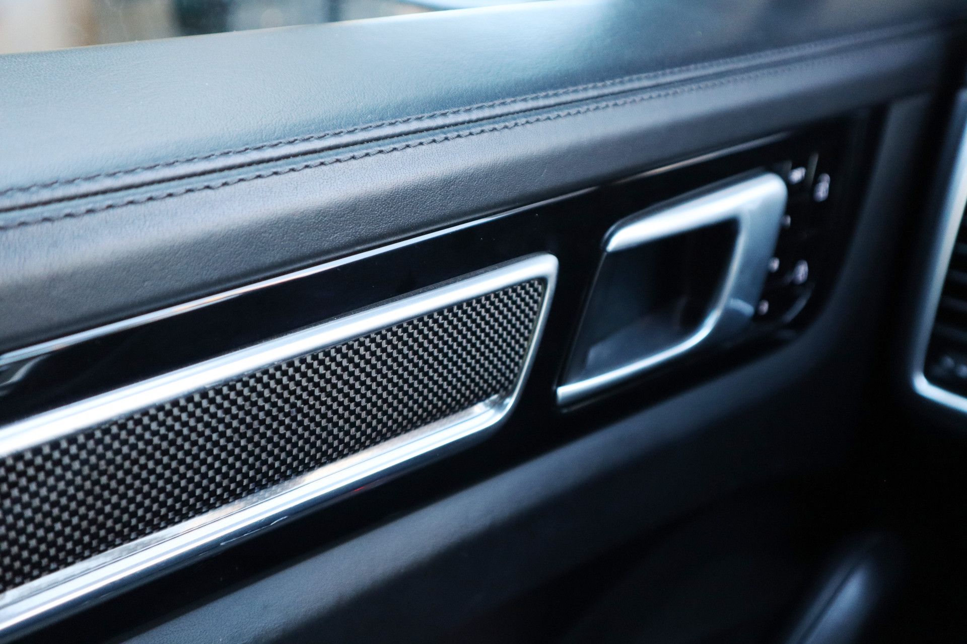 Afbeelding Porsche Cayenne Coupé 4.0 Turbo S E-Hybrid | Keramisch, Carbon, Burmester High End, Trekhaak, Sport Chrono, Drive Assist, 360°-Camera, Stoelverwarming, Stuurverwarming