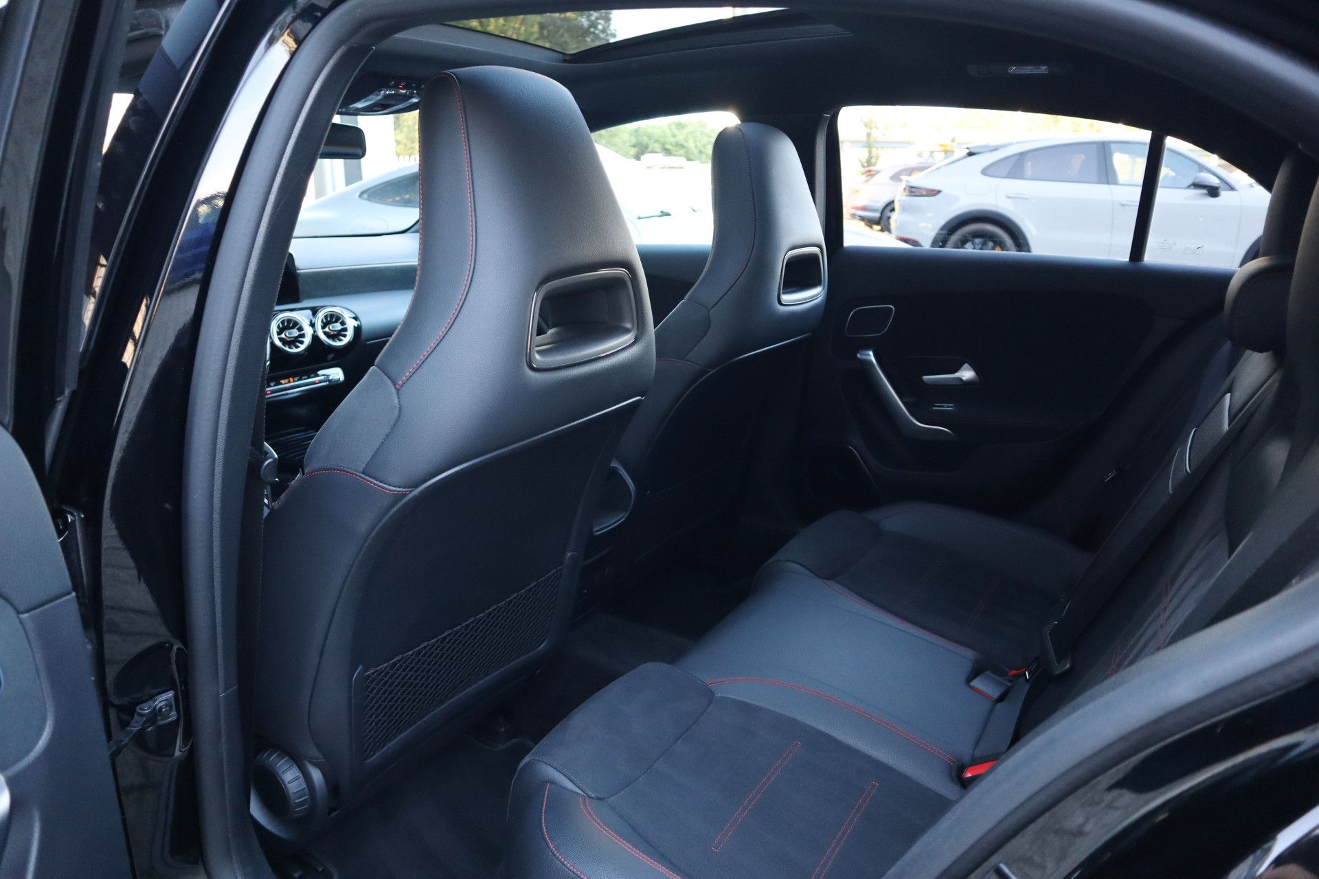 Afbeelding Mercedes-Benz A-Klasse 250 e | AMG-Line, Burmester, Panoramadak, Multibeam LED, Standkachel, Keyless-go, Stoelverwarming, Achteruitrijcamera