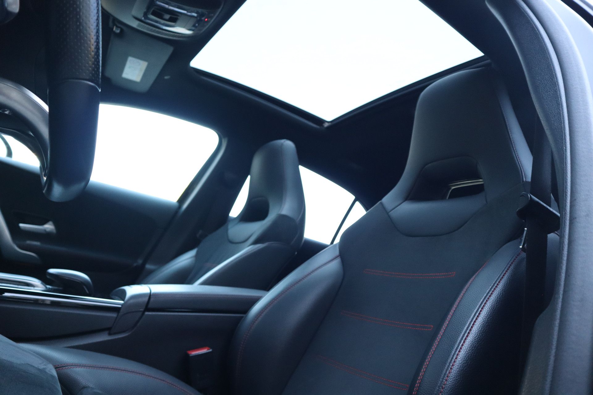 Afbeelding Mercedes-Benz A-Klasse 250 e | AMG-Line, Burmester, Panoramadak, Multibeam LED, Standkachel, Keyless-go, Stoelverwarming, Achteruitrijcamera