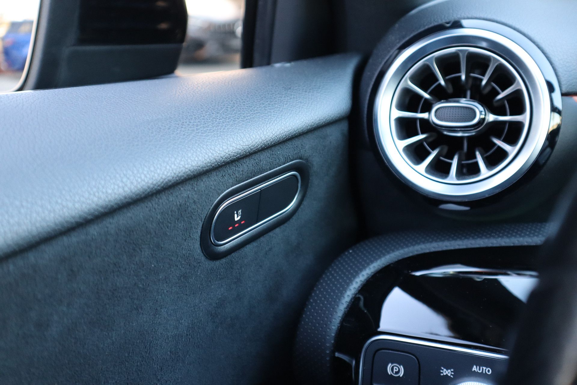 Afbeelding Mercedes-Benz A-Klasse 250 e | AMG-Line, Burmester, Panoramadak, Multibeam LED, Standkachel, Keyless-go, Stoelverwarming, Achteruitrijcamera