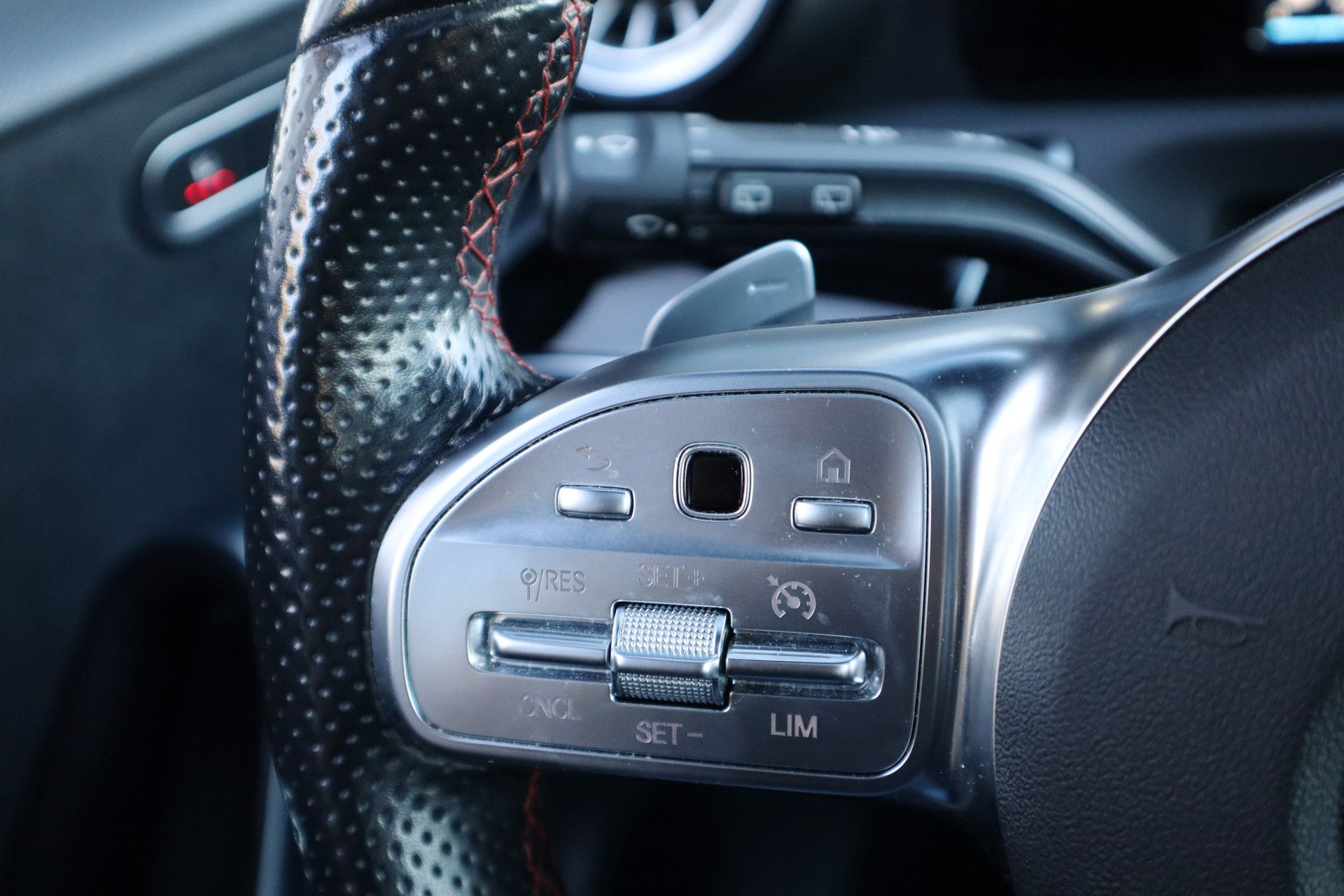 Afbeelding Mercedes-Benz A-Klasse 250 e | AMG-Line, Burmester, Panoramadak, Multibeam LED, Standkachel, Keyless-go, Stoelverwarming, Achteruitrijcamera