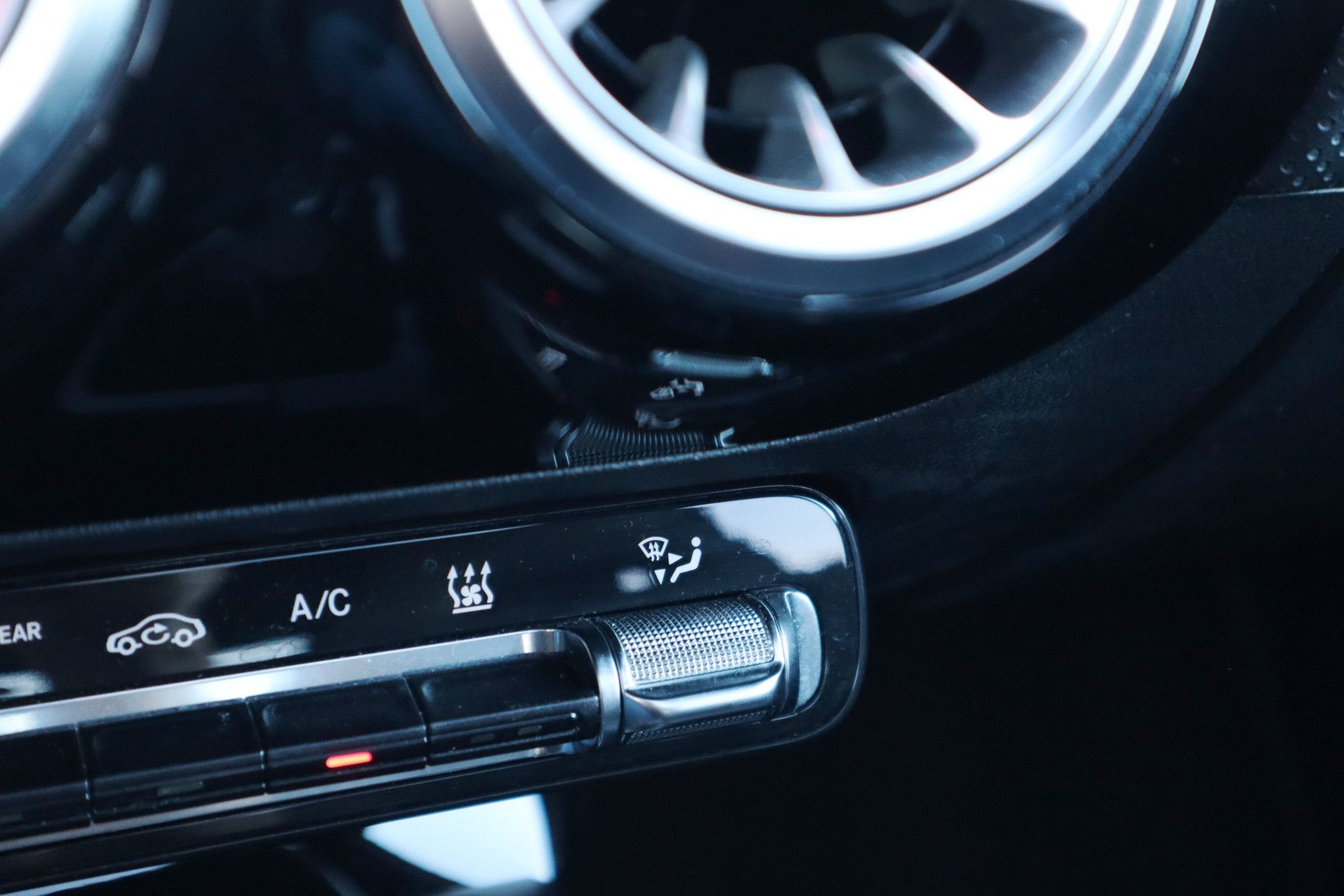 Afbeelding Mercedes-Benz A-Klasse 250 e | AMG-Line, Burmester, Panoramadak, Multibeam LED, Standkachel, Keyless-go, Stoelverwarming, Achteruitrijcamera