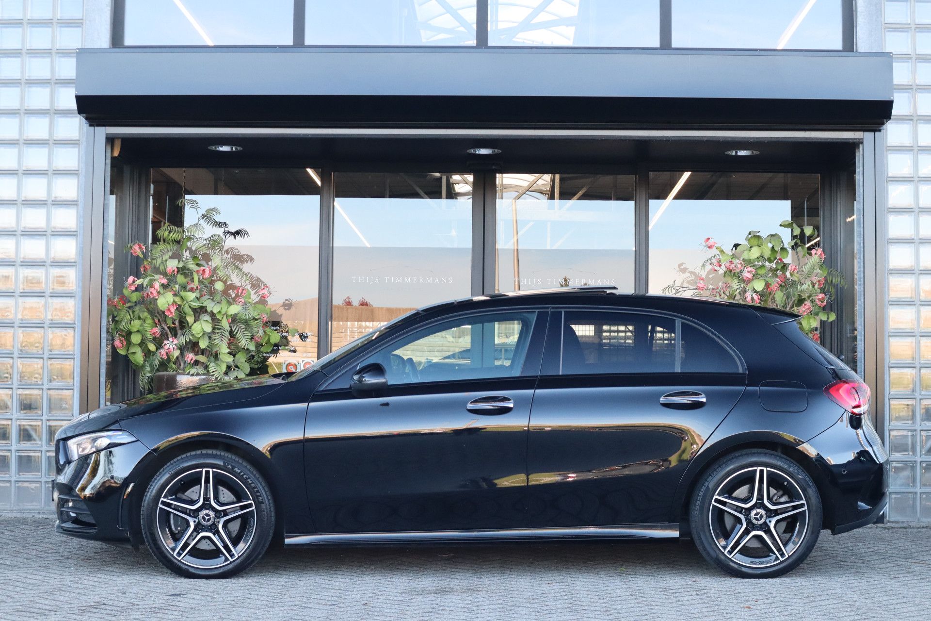 Afbeelding Mercedes-Benz A-Klasse 250 e | AMG-Line, Burmester, Panoramadak, Multibeam LED, Standkachel, Keyless-go, Stoelverwarming, Achteruitrijcamera