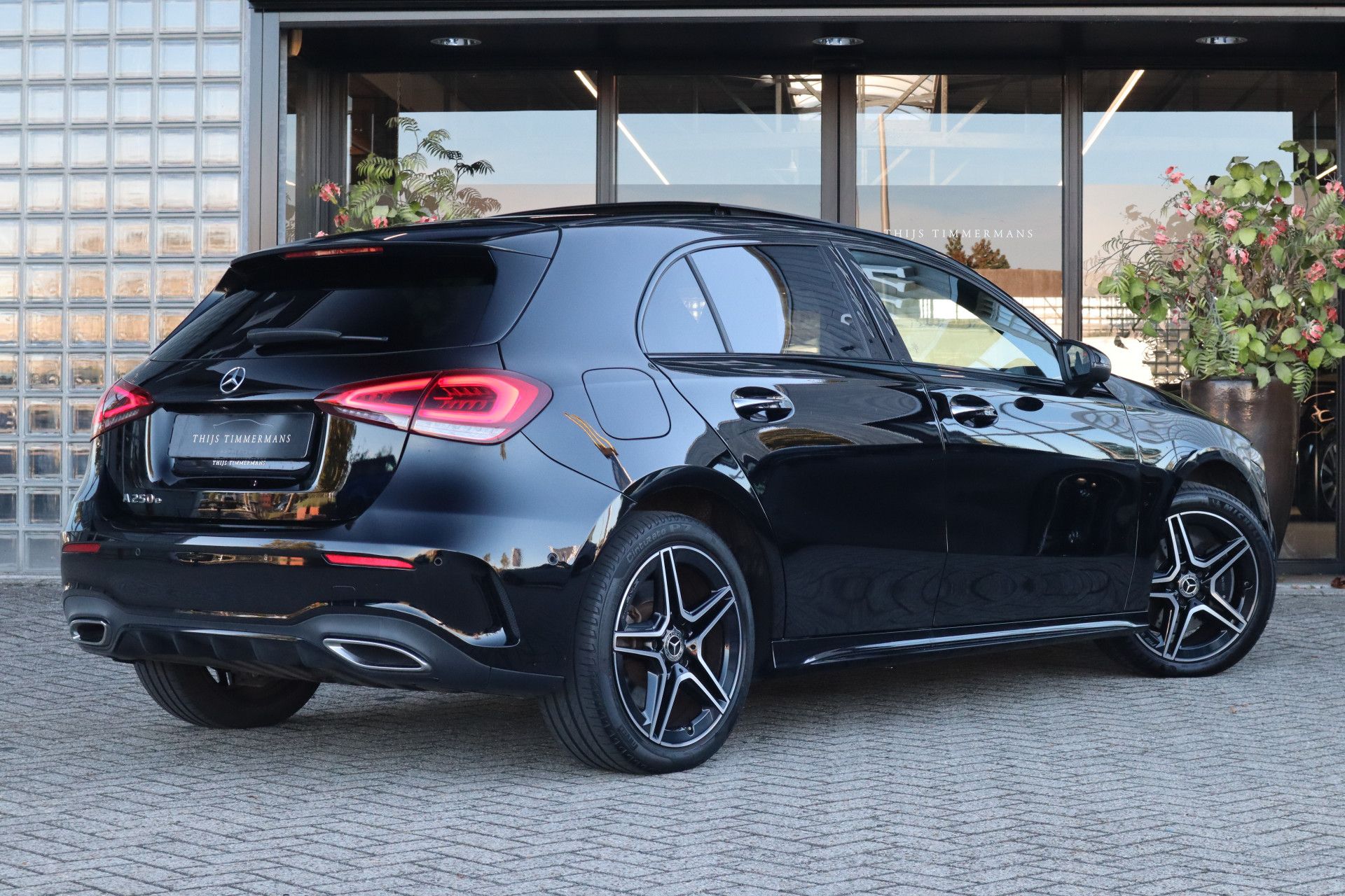 Afbeelding Mercedes-Benz A-Klasse 250 e | AMG-Line, Burmester, Panoramadak, Multibeam LED, Standkachel, Keyless-go, Stoelverwarming, Achteruitrijcamera
