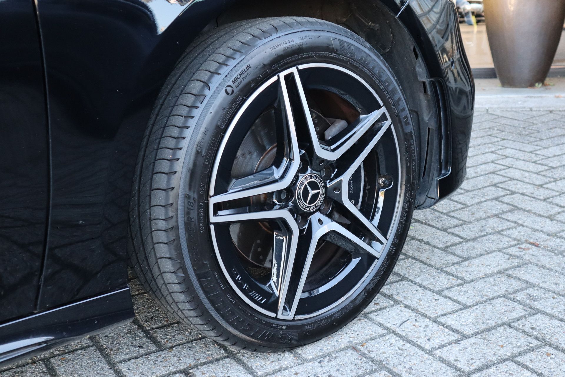 Afbeelding Mercedes-Benz A-Klasse 250 e | AMG-Line, Burmester, Panoramadak, Multibeam LED, Standkachel, Keyless-go, Stoelverwarming, Achteruitrijcamera