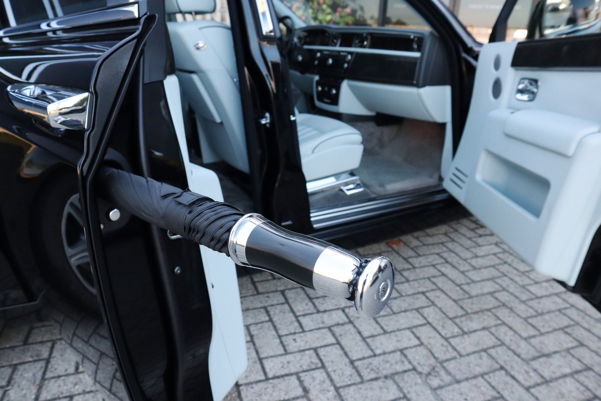 Afbeelding Rolls-Royce Phantom 6.7 V12 | Two tone, Sterrenhemel + schuifdak, Coachline, Gordijnen, Entertainment, Exicon Audio