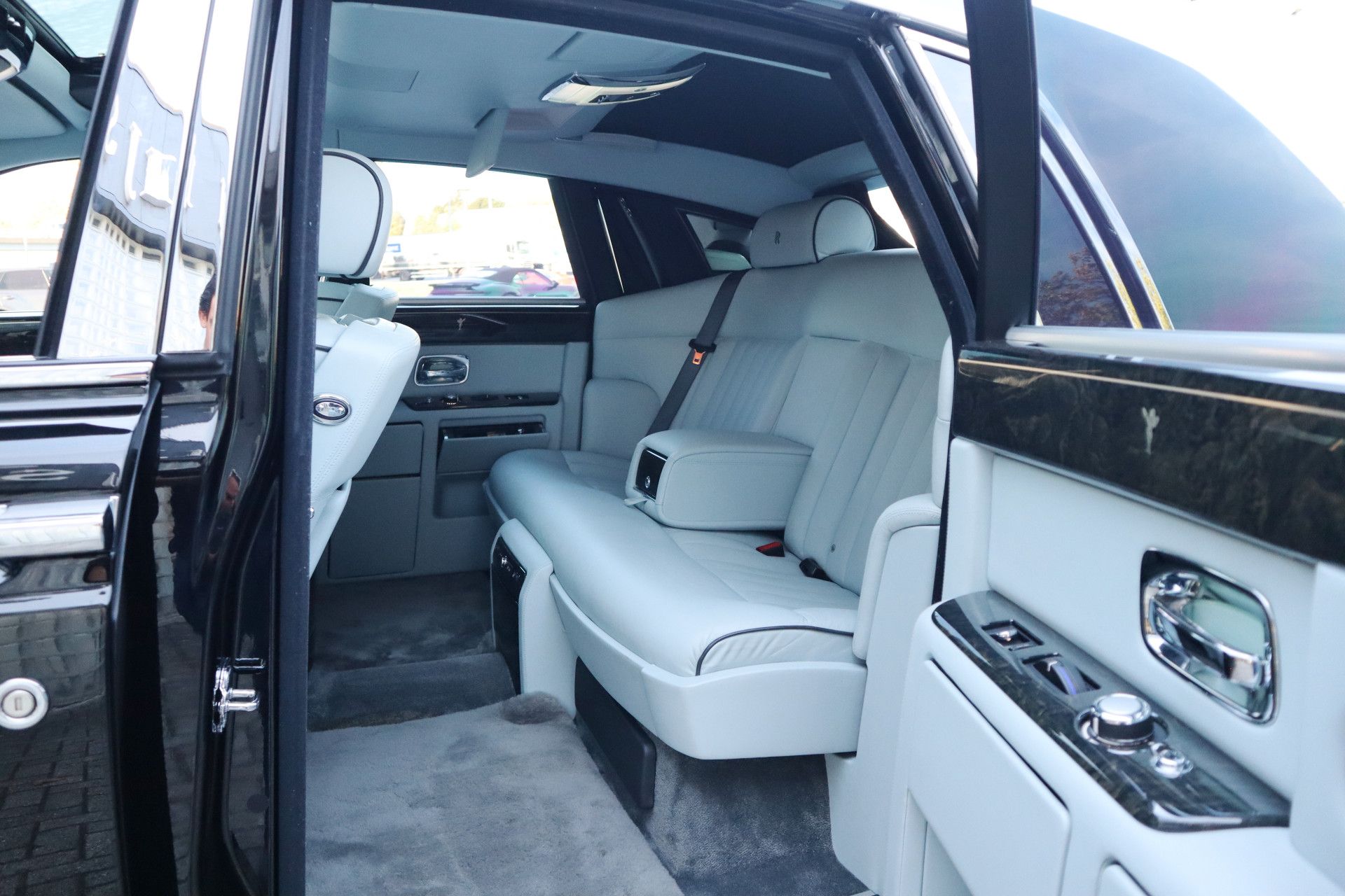 Afbeelding Rolls-Royce Phantom 6.7 V12 | Two tone, Sterrenhemel + schuifdak, Coachline, Gordijnen, Entertainment, Exicon Audio