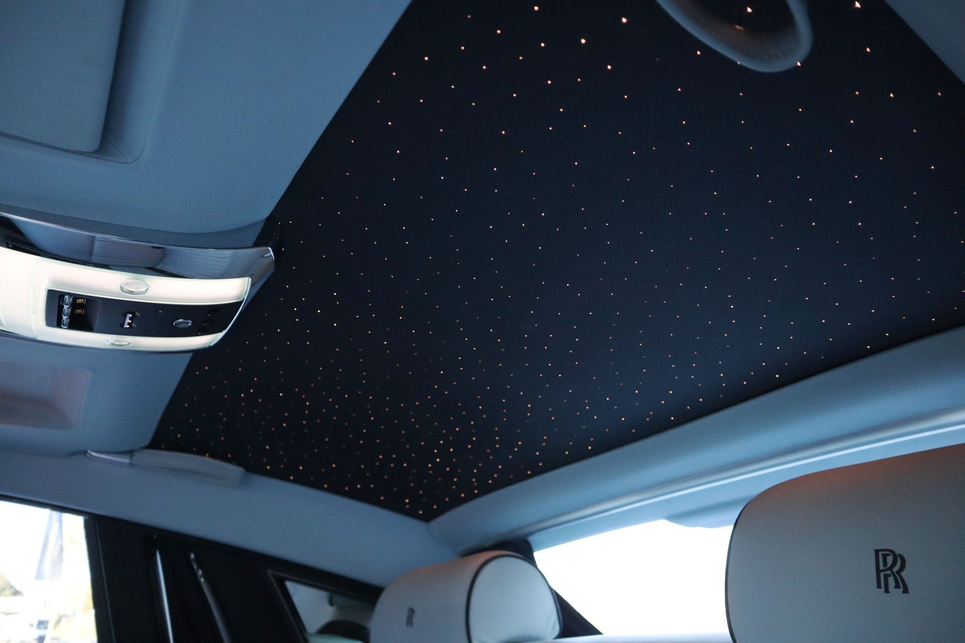 Afbeelding Rolls-Royce Phantom 6.7 V12 | Two tone, Sterrenhemel + schuifdak, Coachline, Gordijnen, Entertainment, Exicon Audio