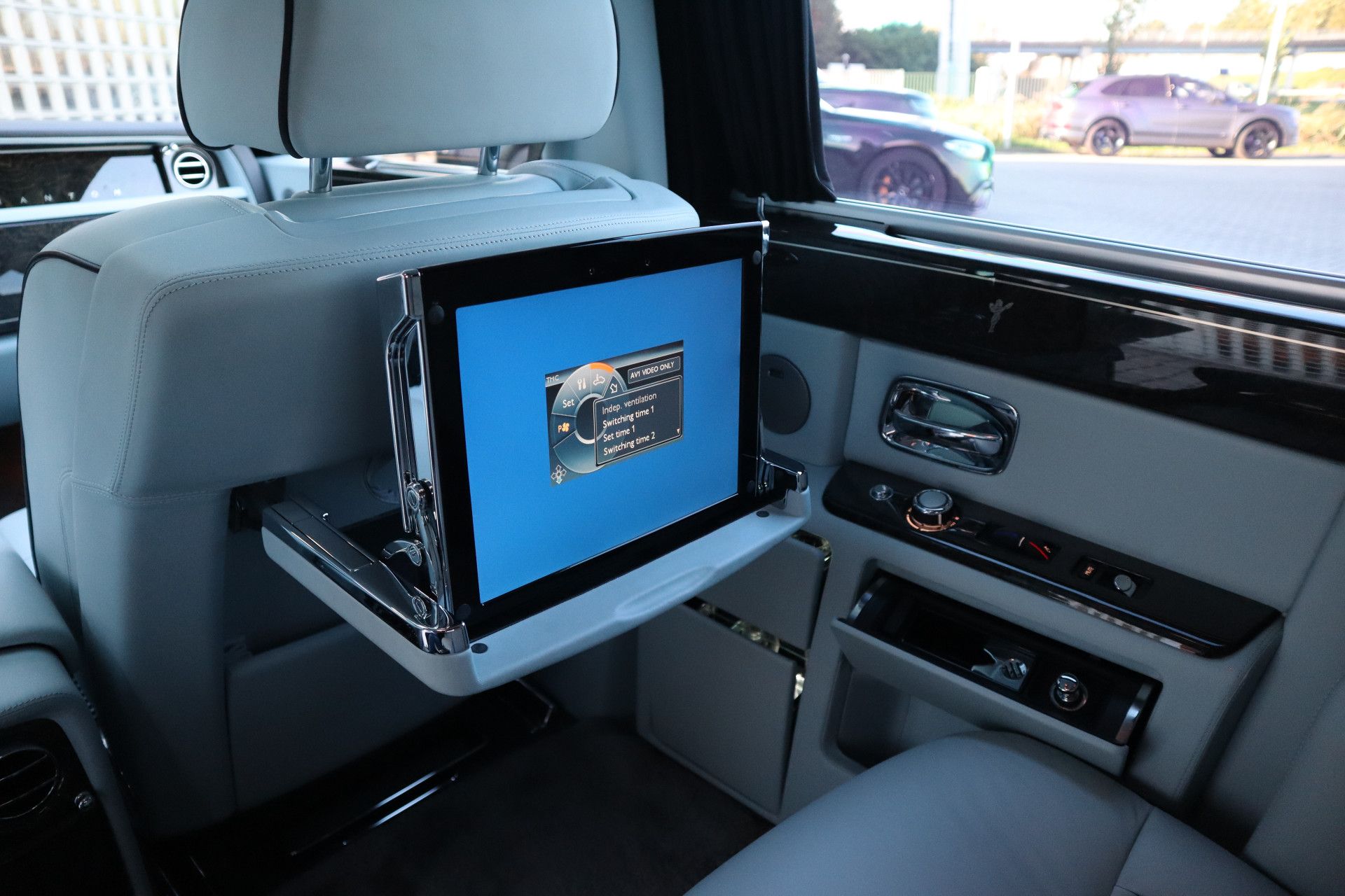 Afbeelding Rolls-Royce Phantom 6.7 V12 | Two tone, Sterrenhemel + schuifdak, Coachline, Gordijnen, Entertainment, Exicon Audio