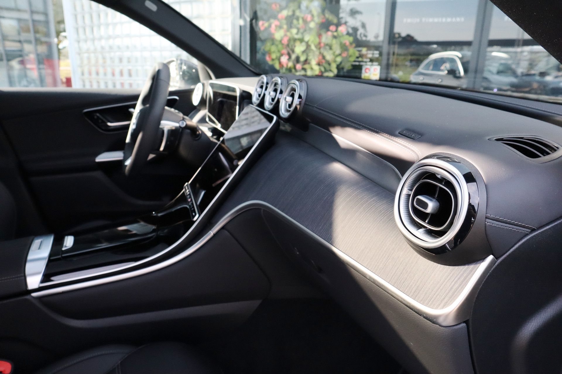 Afbeelding Mercedes-Benz GLC 400 e 4MATIC | AMG-Line, Massage, Burmester, Pano, Trekhaak, Memory, Zitklima, Stuurverwarming, Digital Light