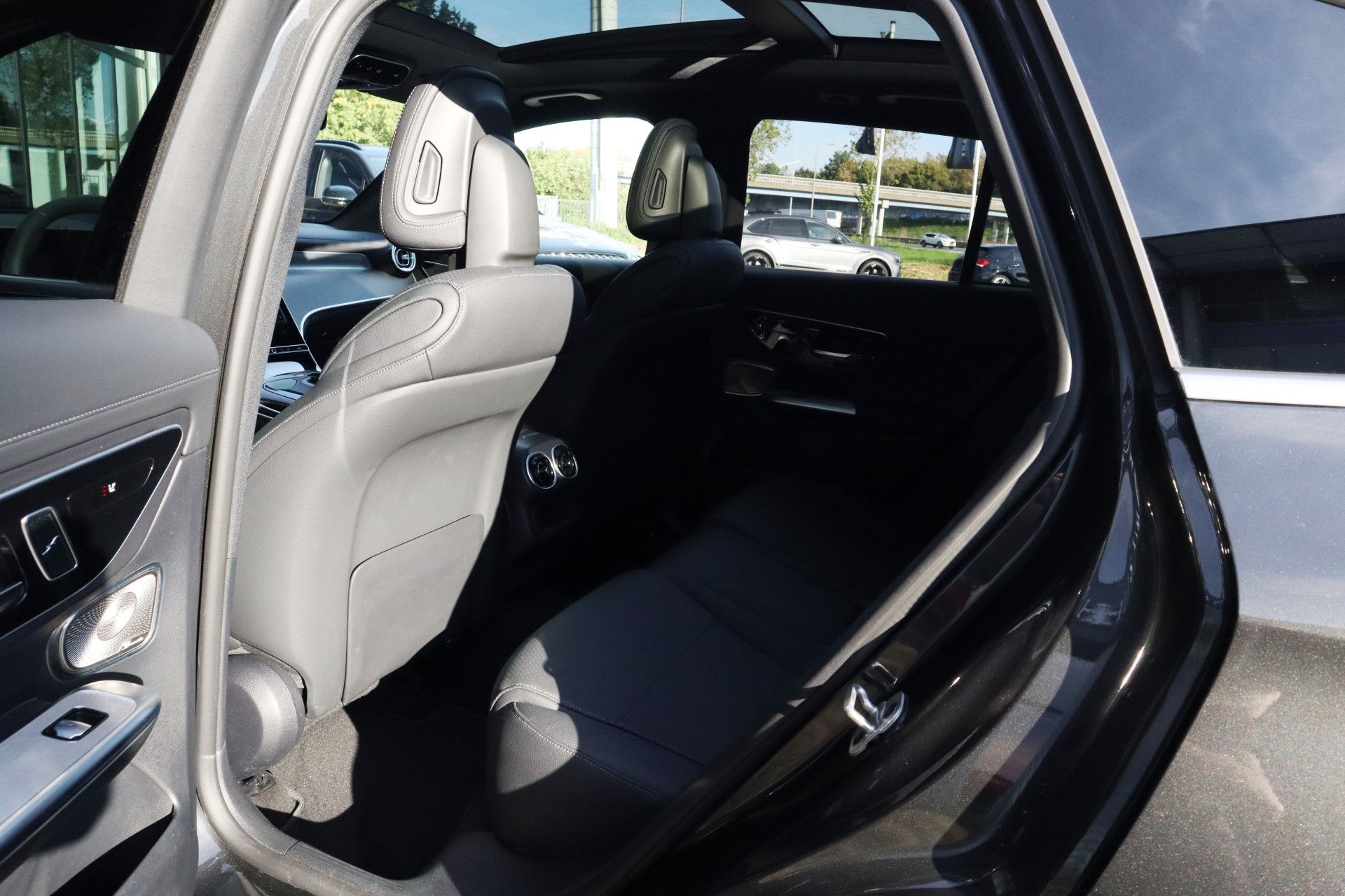 Afbeelding Mercedes-Benz GLC 400 e 4MATIC | AMG-Line, Massage, Burmester, Pano, Trekhaak, Memory, Zitklima, Stuurverwarming, Digital Light