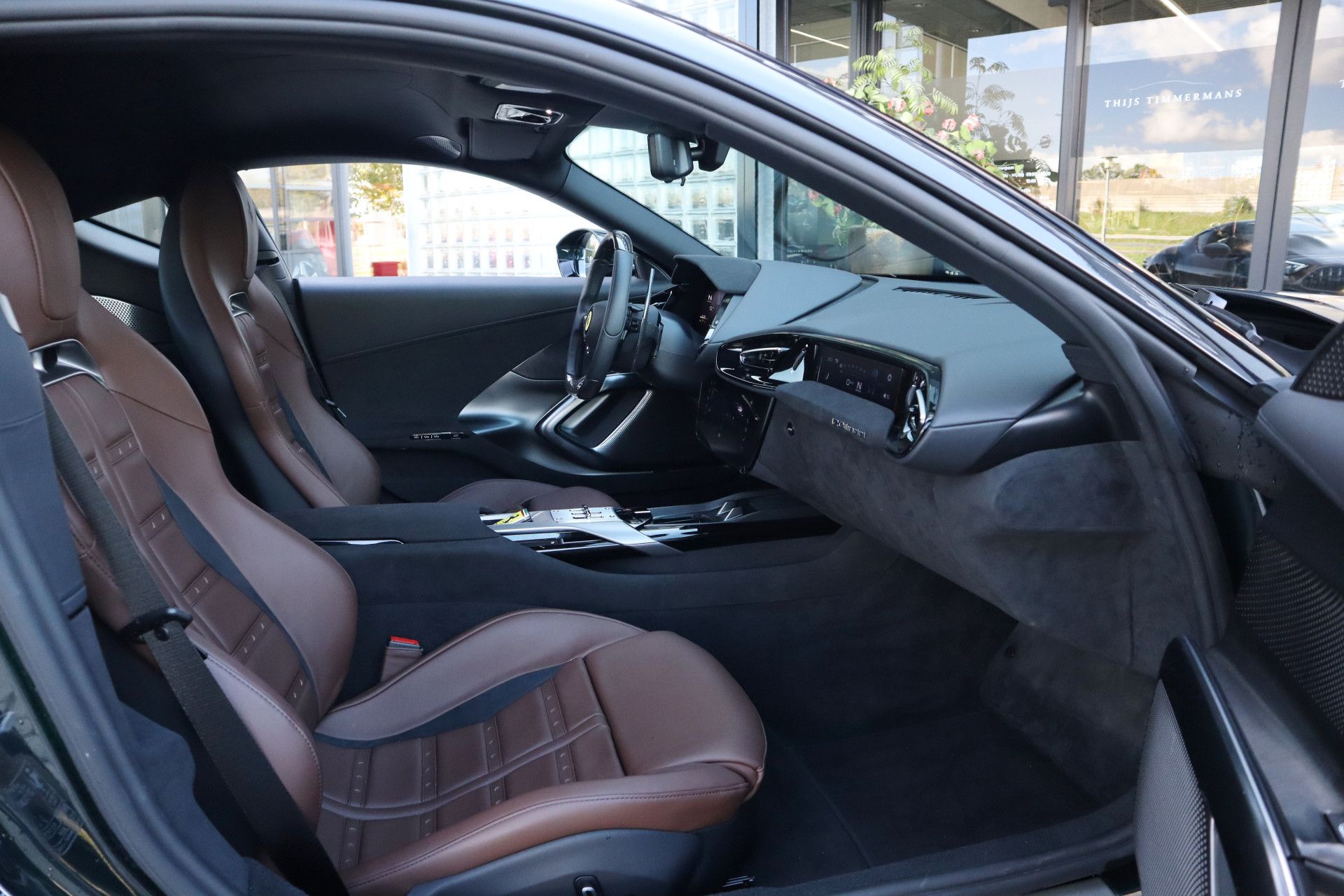Afbeelding Ferrari 12Cilindri 6.5 V12 | Airbrushed Shields, Passenger display, Lift, Elektrisch verst. Daytona stoelen, ACC, Stoelverwarming, 360°Camera, Apple Carplay, Verde Zeltweg