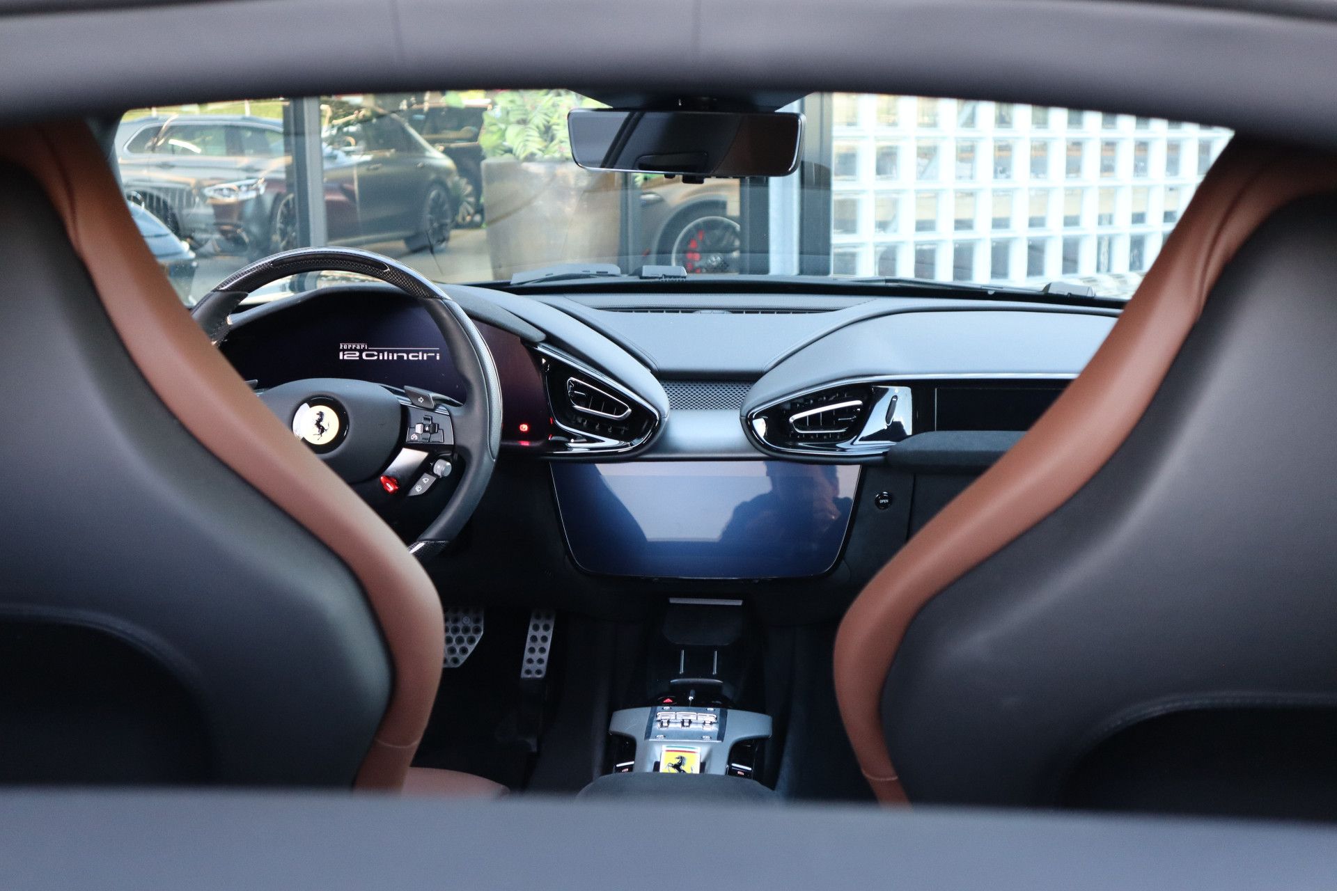 Afbeelding Ferrari 12Cilindri 6.5 V12 | Airbrushed Shields, Passenger display, Lift, Elektrisch verst. Daytona stoelen, ACC, Stoelverwarming, 360°Camera, Apple Carplay, Verde Zeltweg