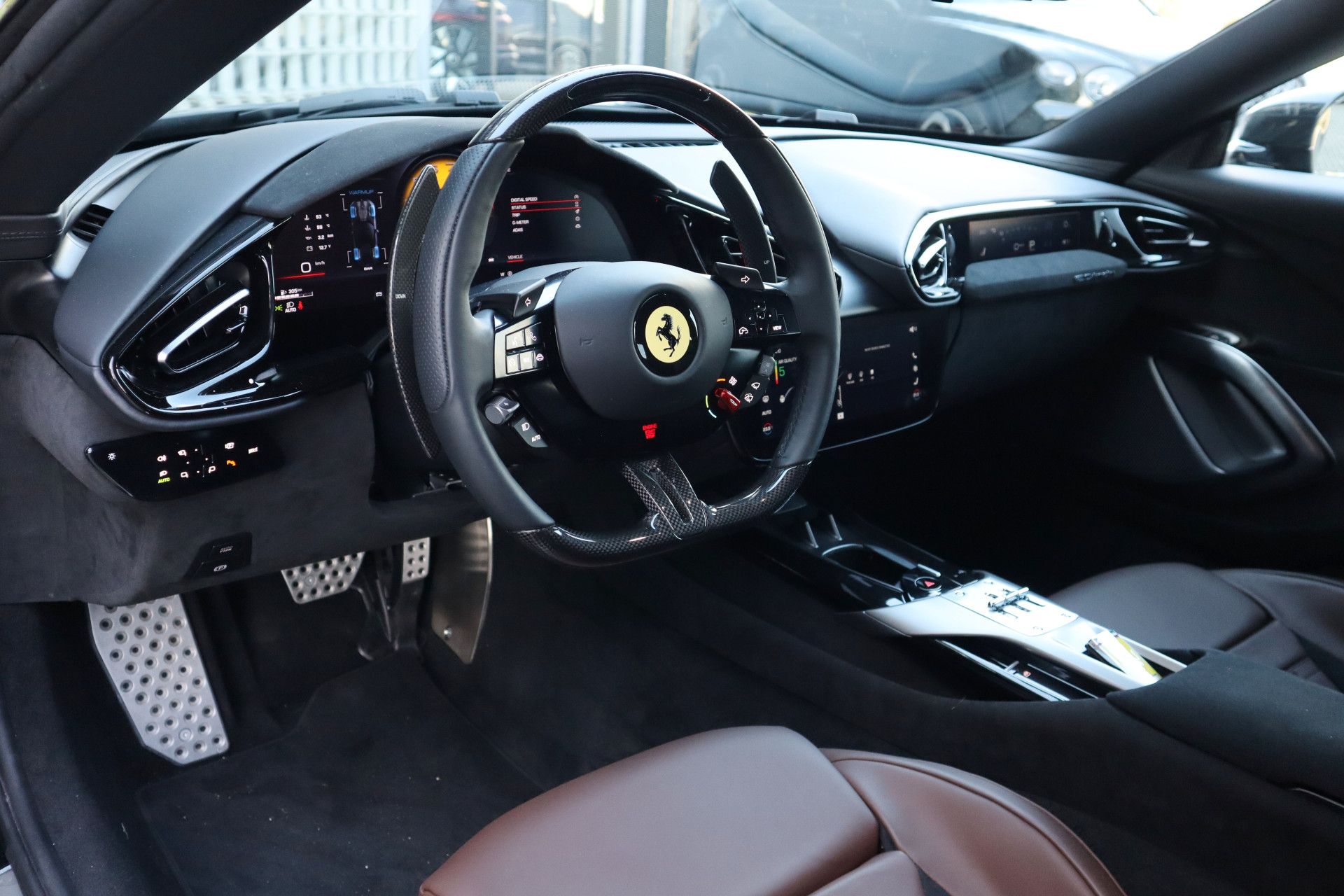 Afbeelding Ferrari 12Cilindri 6.5 V12 | Airbrushed Shields, Passenger display, Lift, Elektrisch verst. Daytona stoelen, ACC, Stoelverwarming, 360°Camera, Apple Carplay, Verde Zeltweg