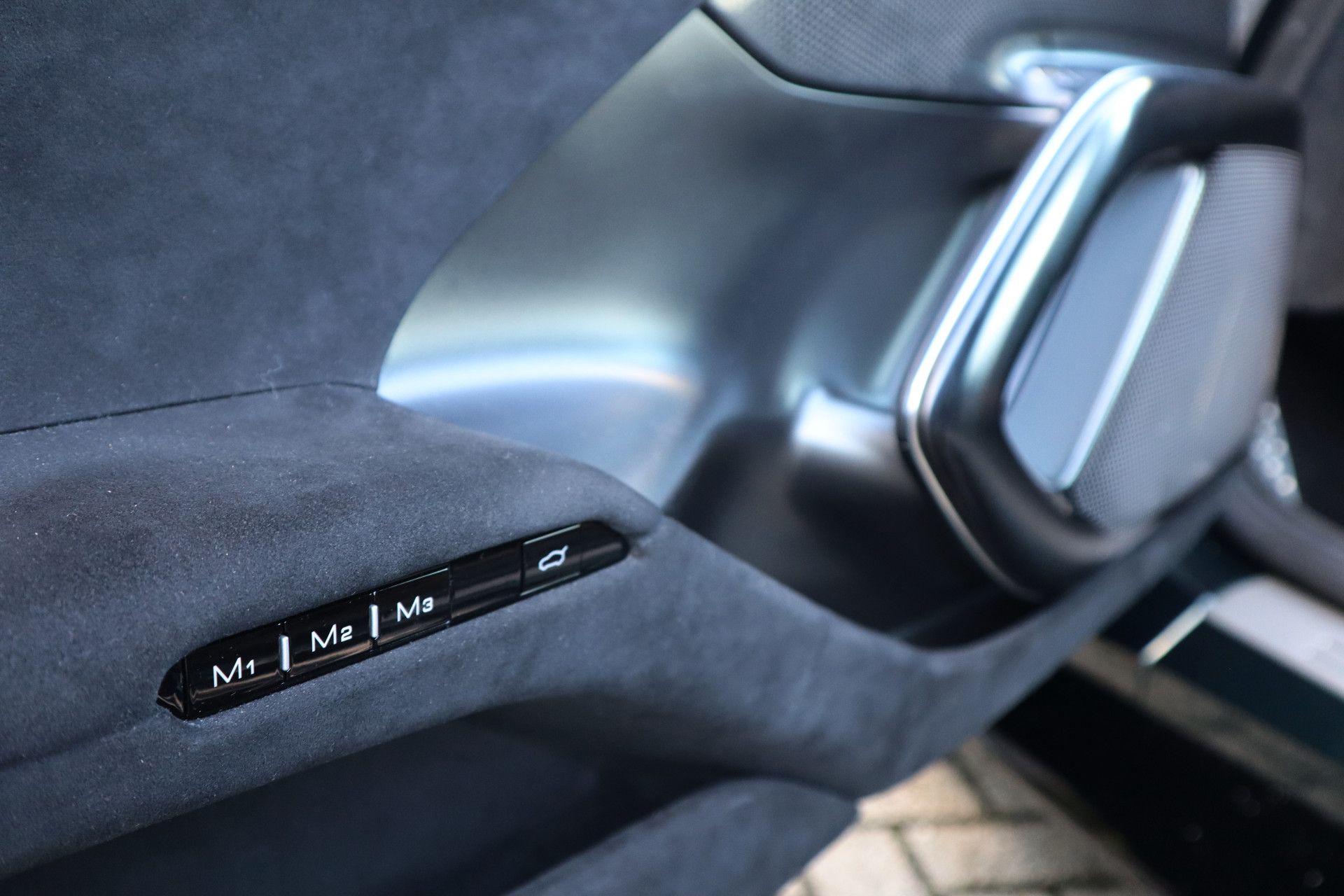 Afbeelding Ferrari 12Cilindri 6.5 V12 | Airbrushed Shields, Passenger display, Lift, Elektrisch verst. Daytona stoelen, ACC, Stoelverwarming, 360°Camera, Apple Carplay, Verde Zeltweg