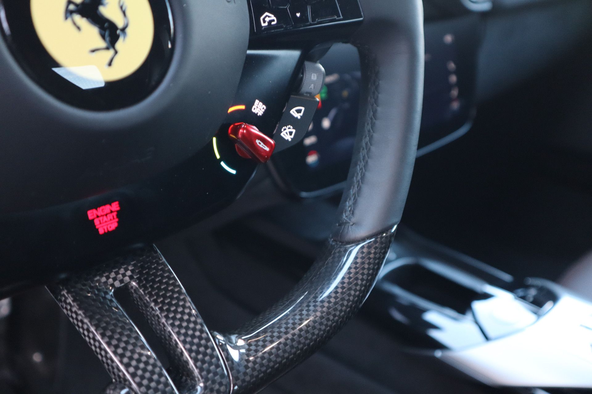 Afbeelding Ferrari 12Cilindri 6.5 V12 | Airbrushed Shields, Passenger display, Lift, Elektrisch verst. Daytona stoelen, ACC, Stoelverwarming, 360°Camera, Apple Carplay, Verde Zeltweg